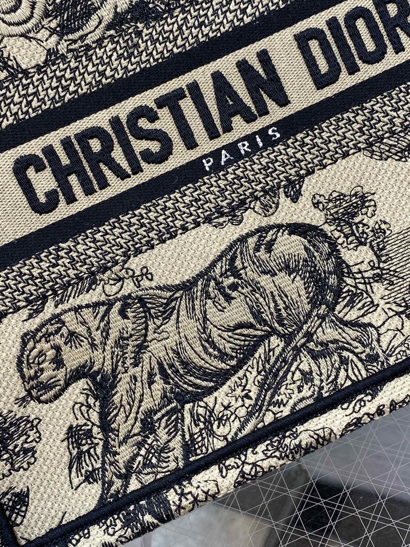 D*or small book tote-26*8*22cm