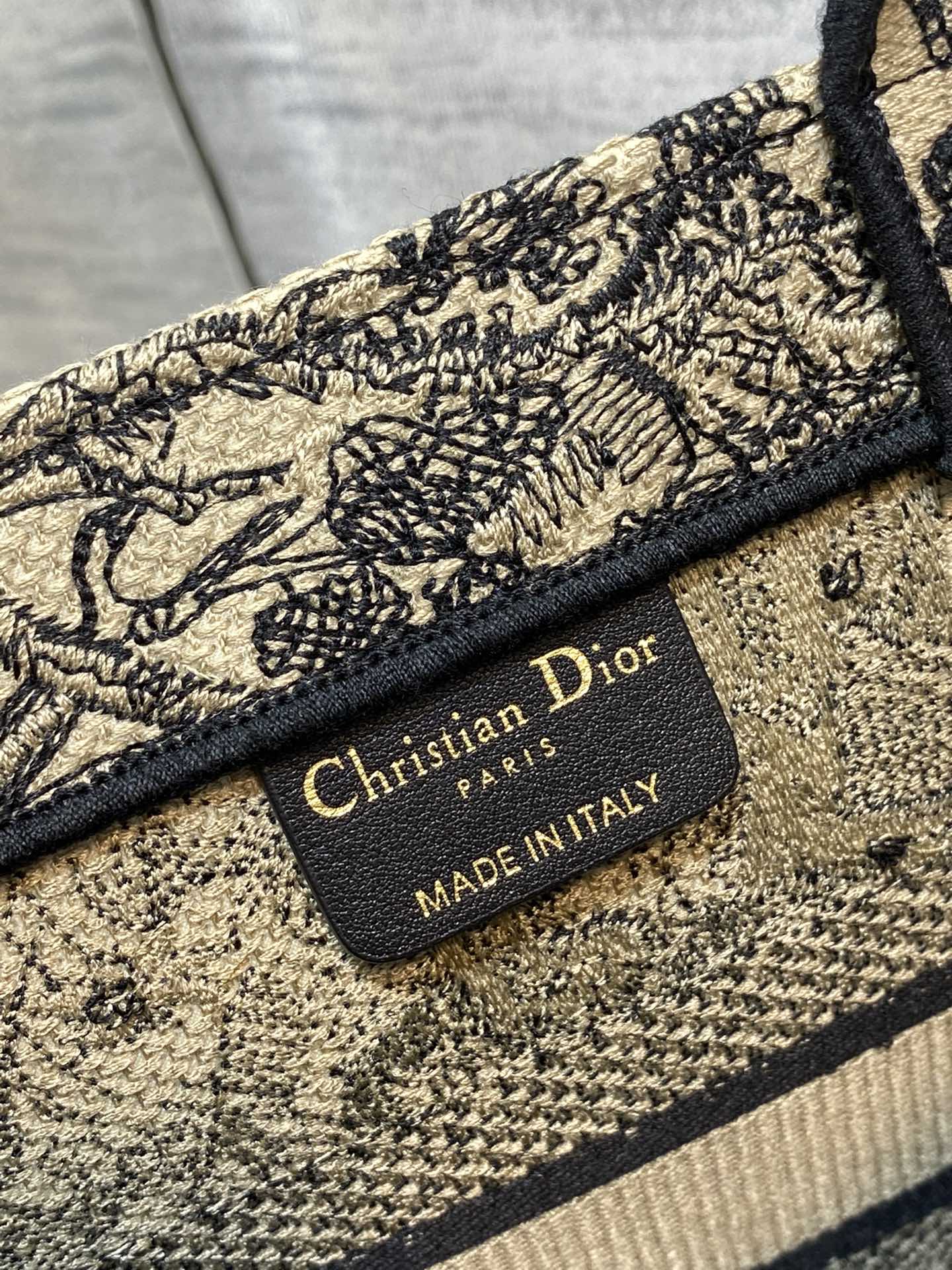 D*or small book tote-26*8*22cm