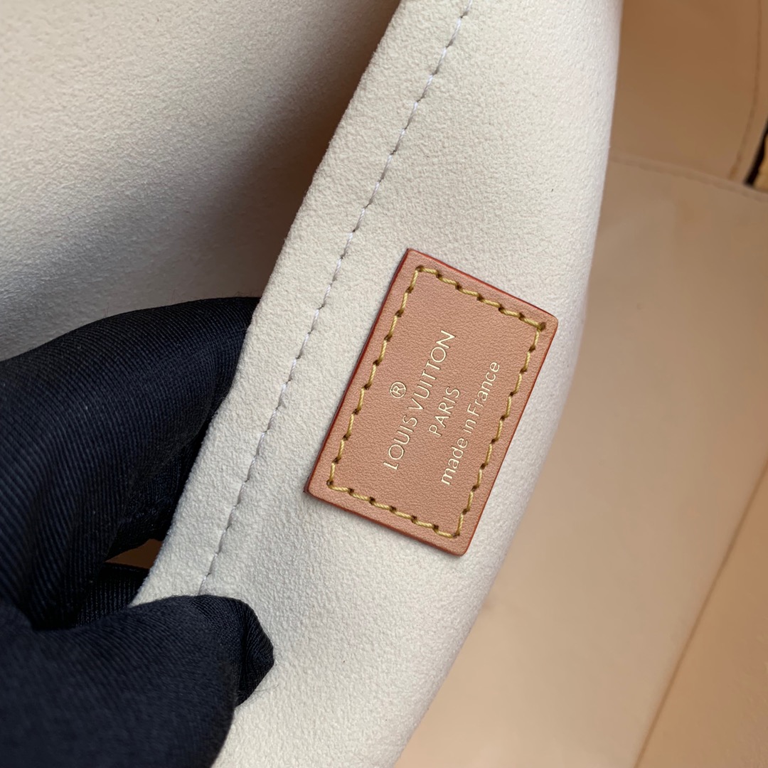 l**is V*t*n mini luggage bag-25*20*10cm