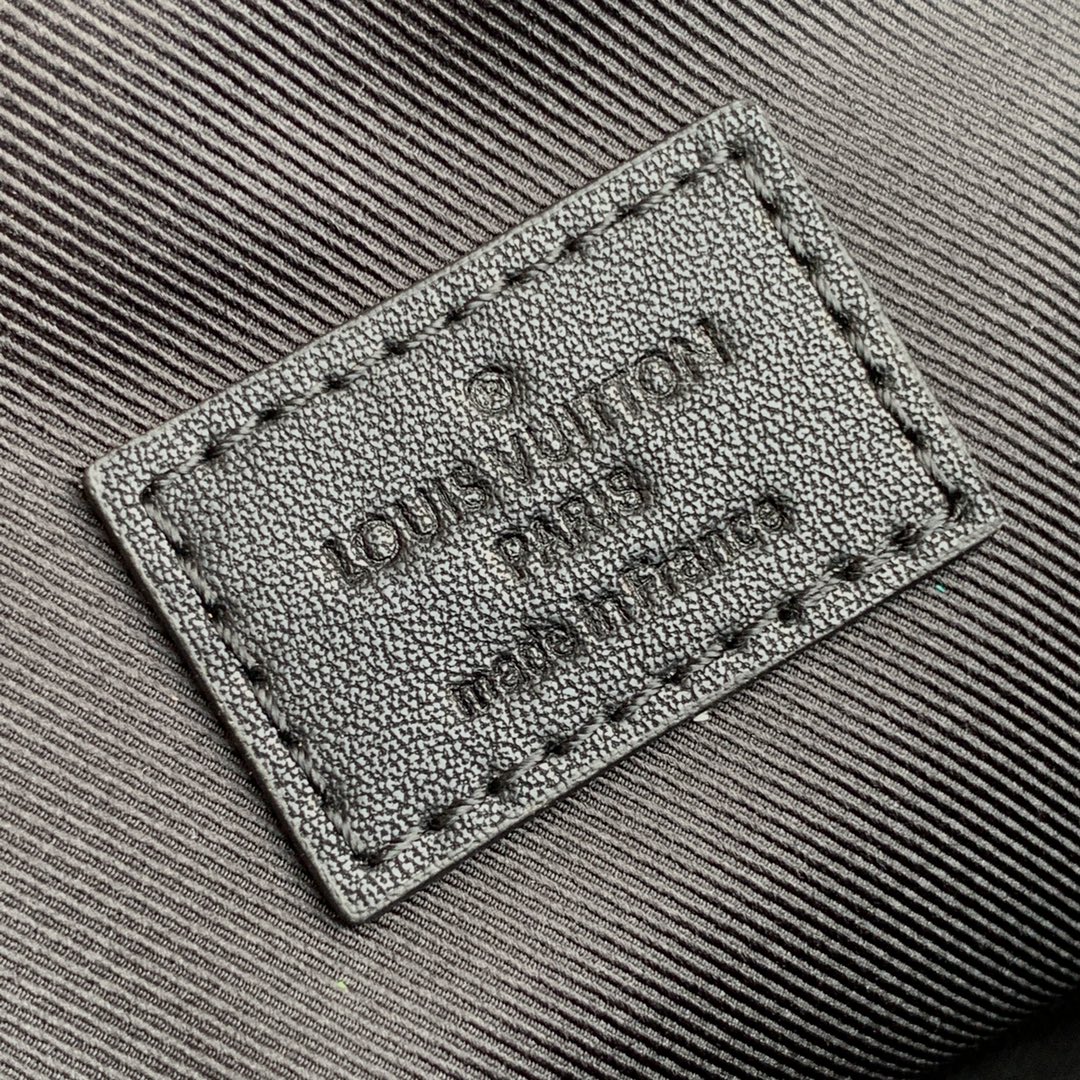 l**is V*t*n studio messenger bag-23.5* 14*5 cm