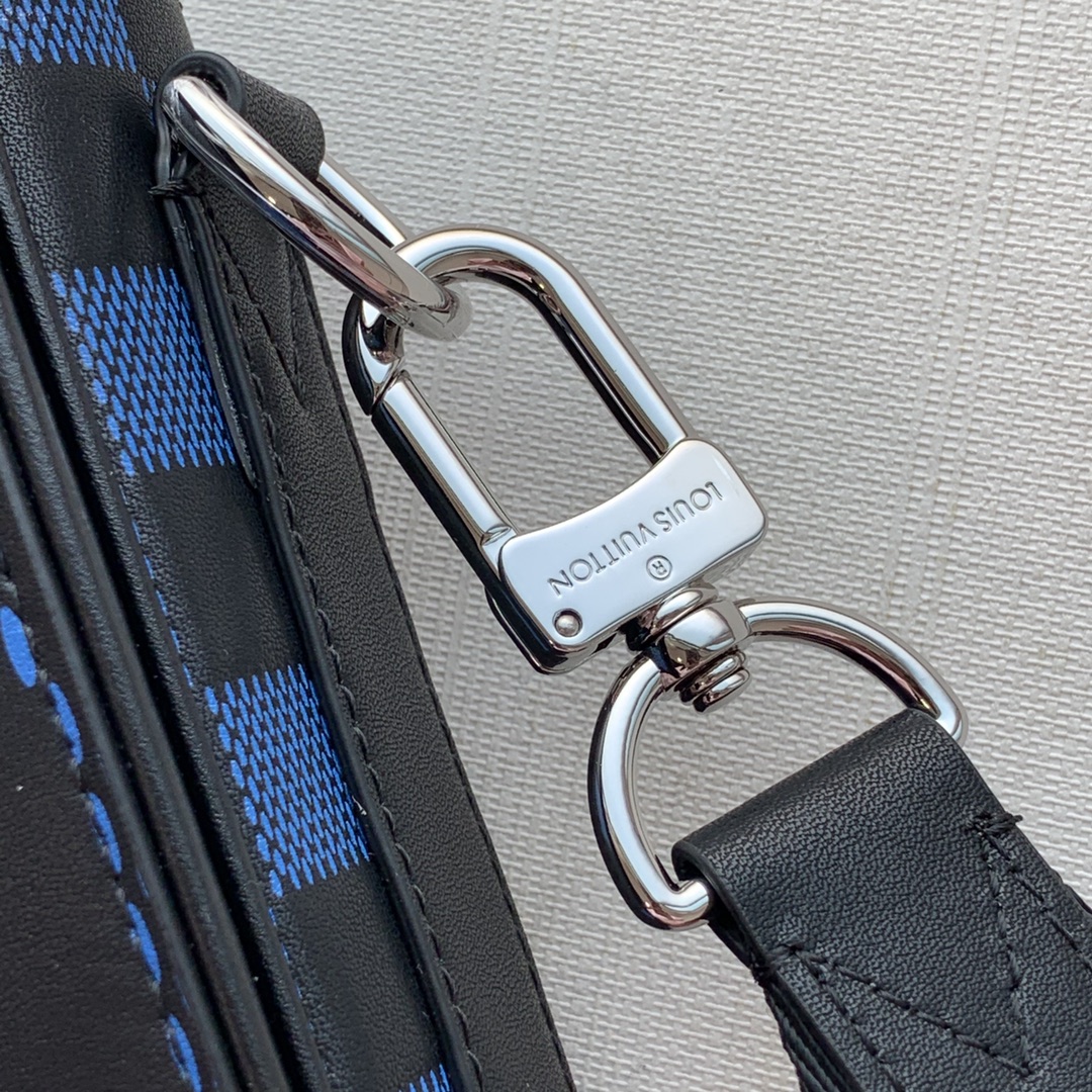 l**is V*t*n studio messenger bag-23.5* 14*5 cm