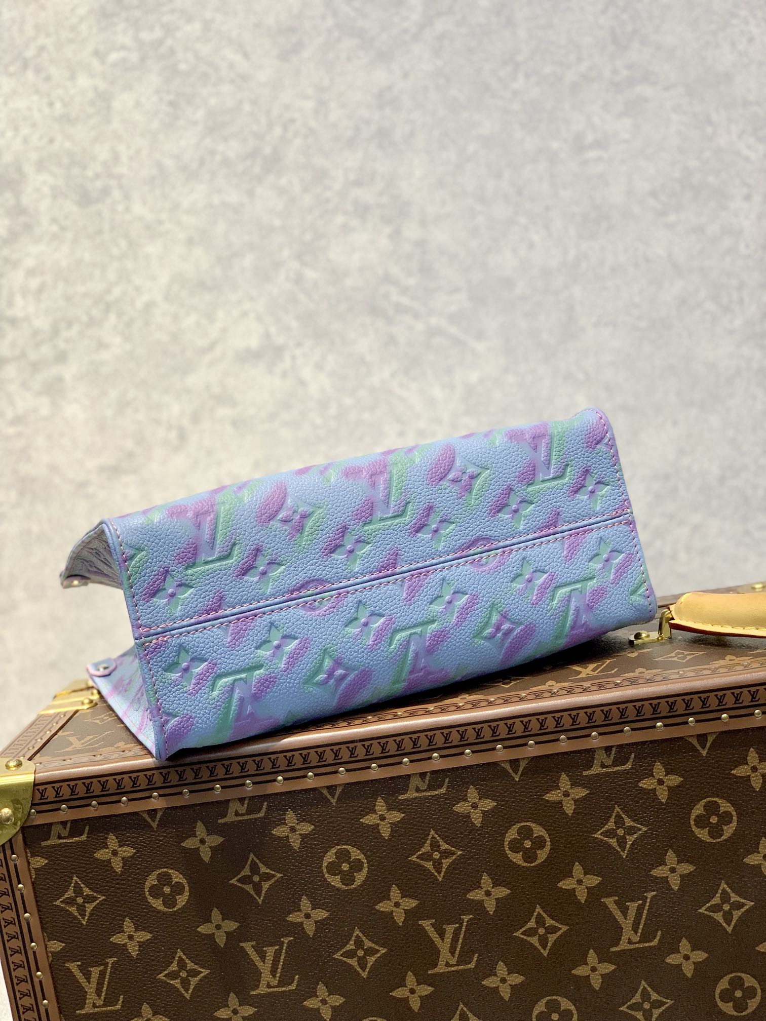 l**is V*t*n onthego handbag-25*19*11.5 cm