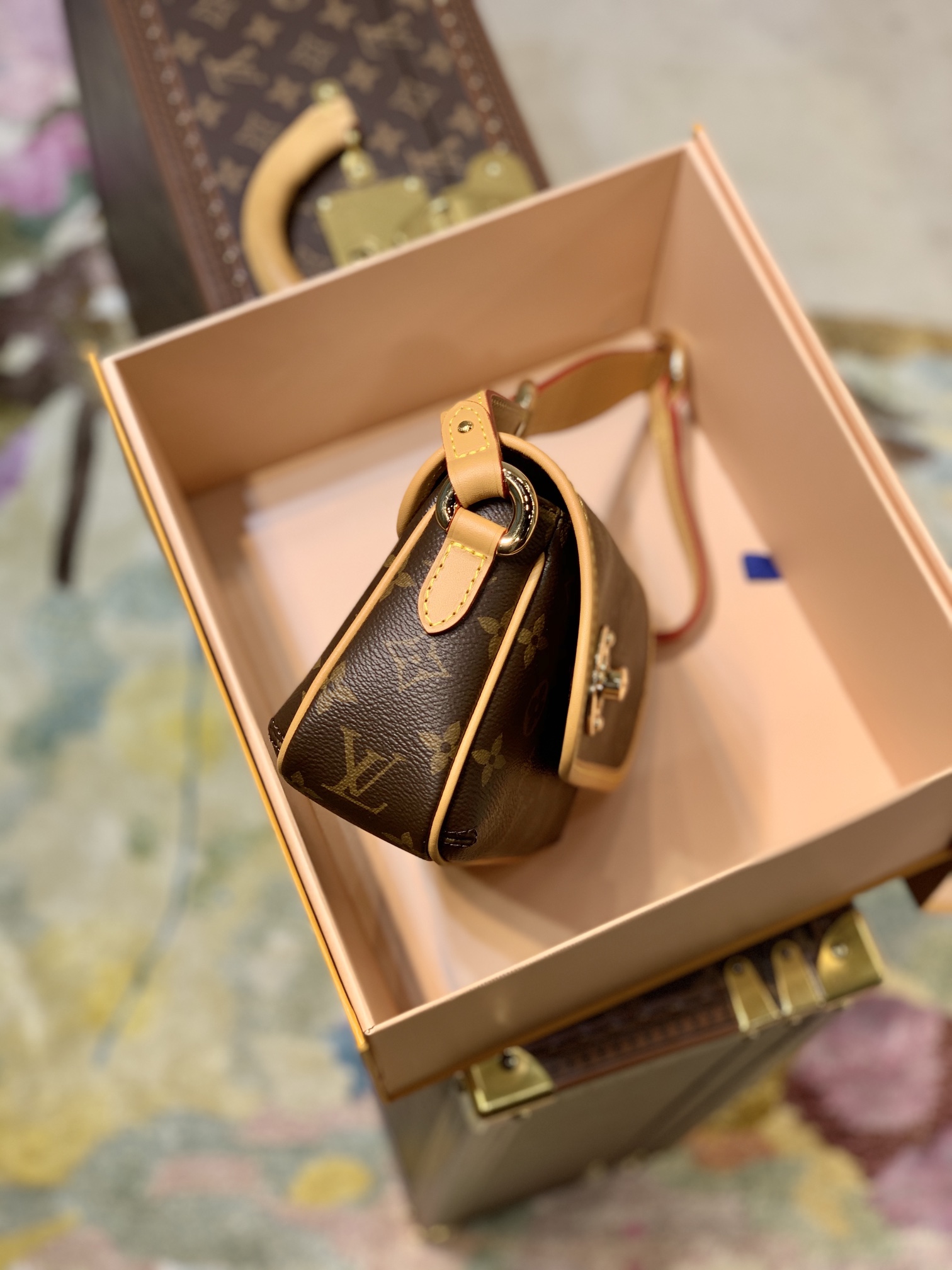 l**is V*t*n tikal pm-22.5×13×8cm