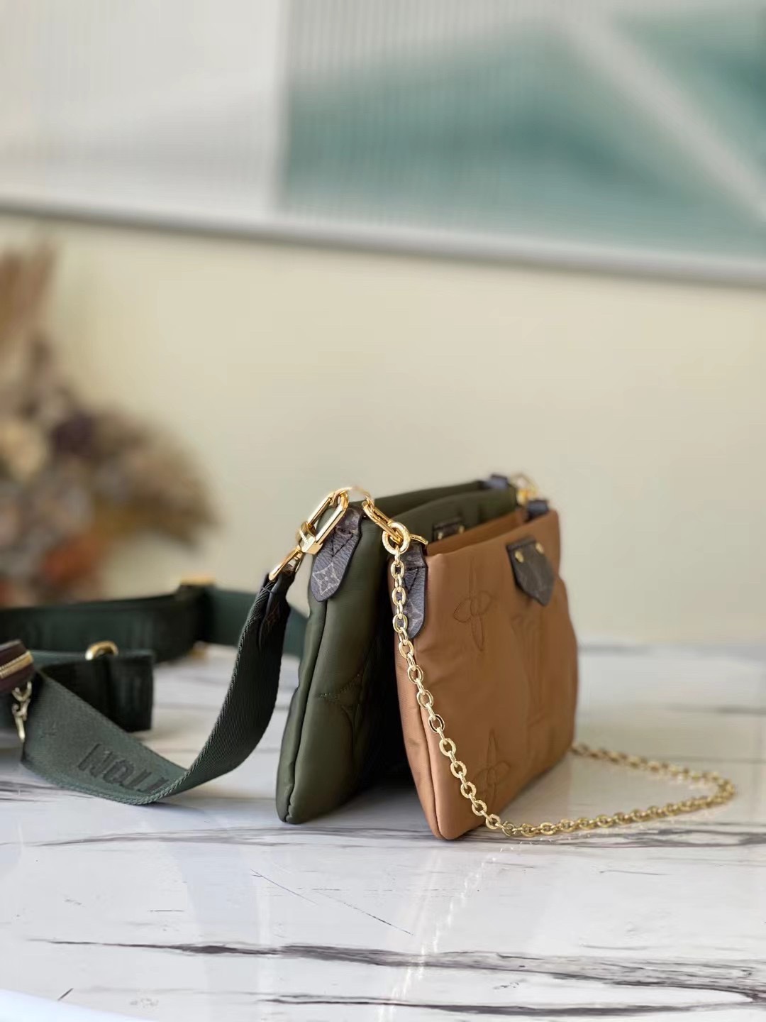 l**is V*t*n multi pochette accessoires-34 x 21.5 x 5cm