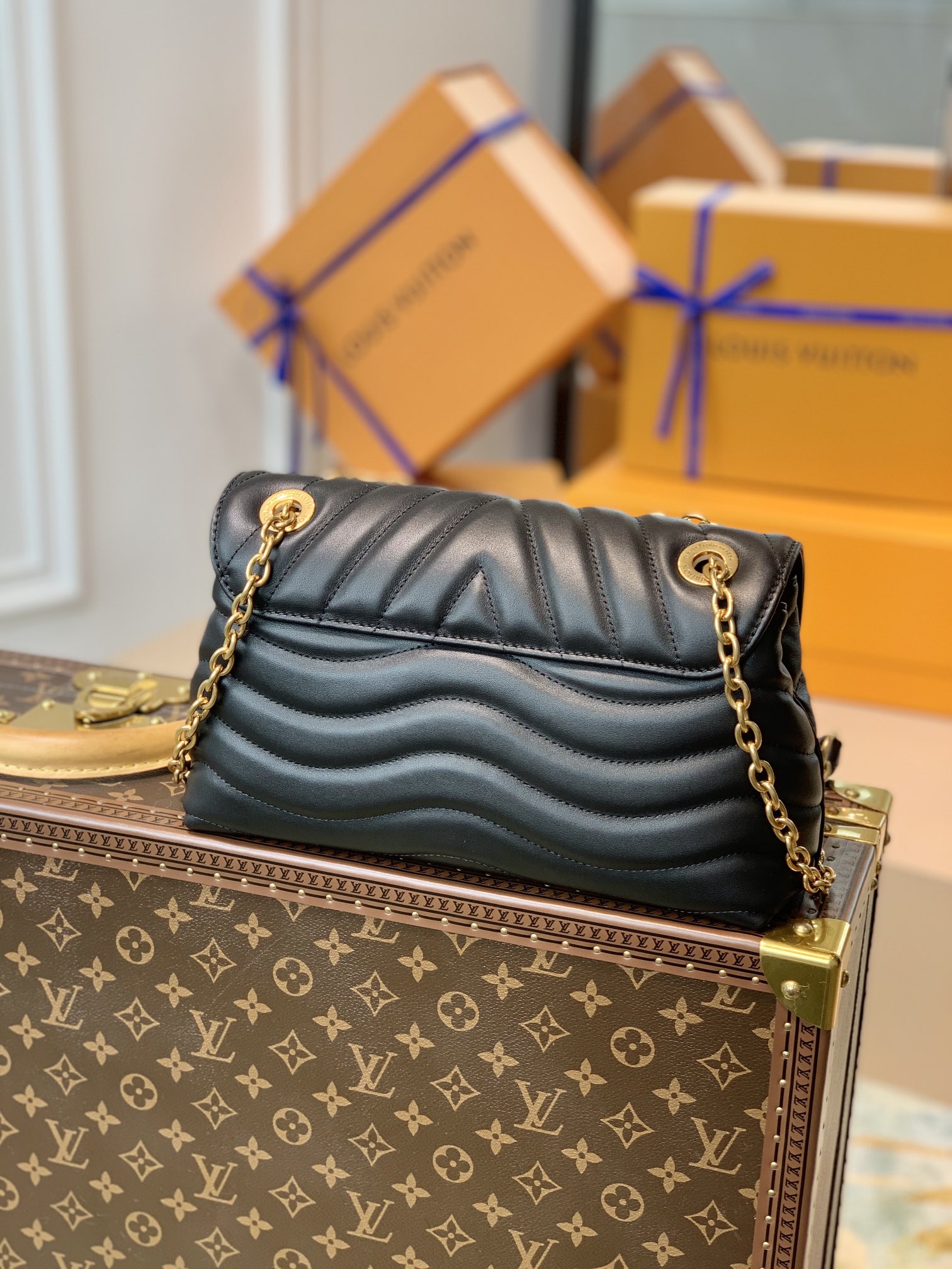 l**is V*t*n new wave bag-24x14x9cm