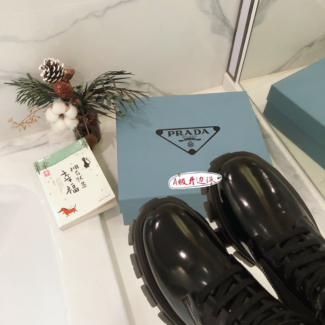Pra*a 2020ss boots(shiny version)