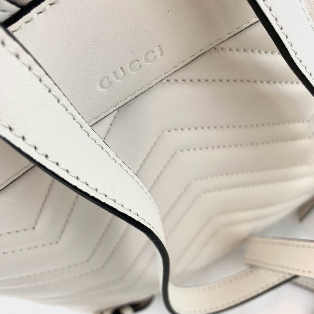 G*u*i backpack-22.5x26x11cm