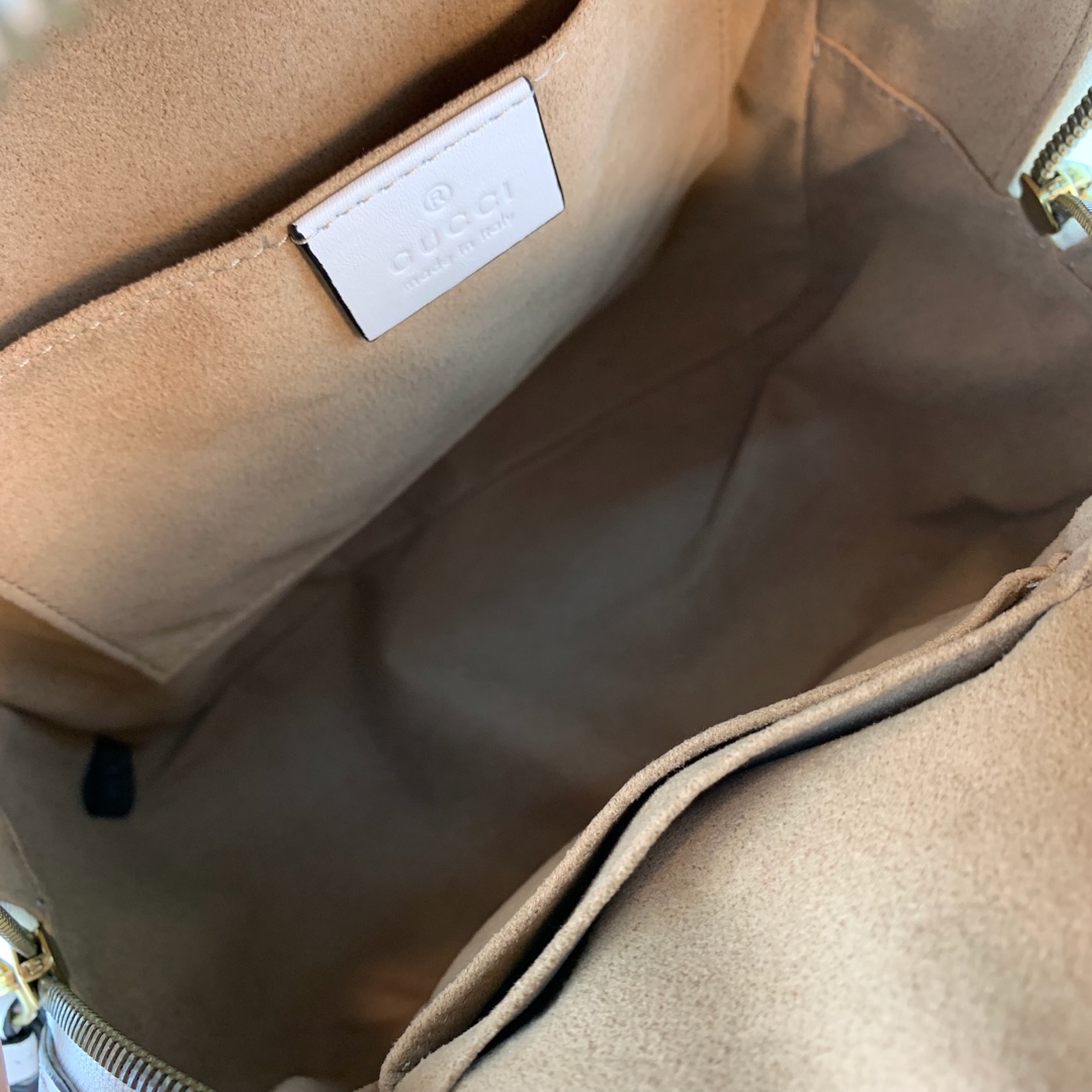 G*u*i backpack-22.5x26x11cm