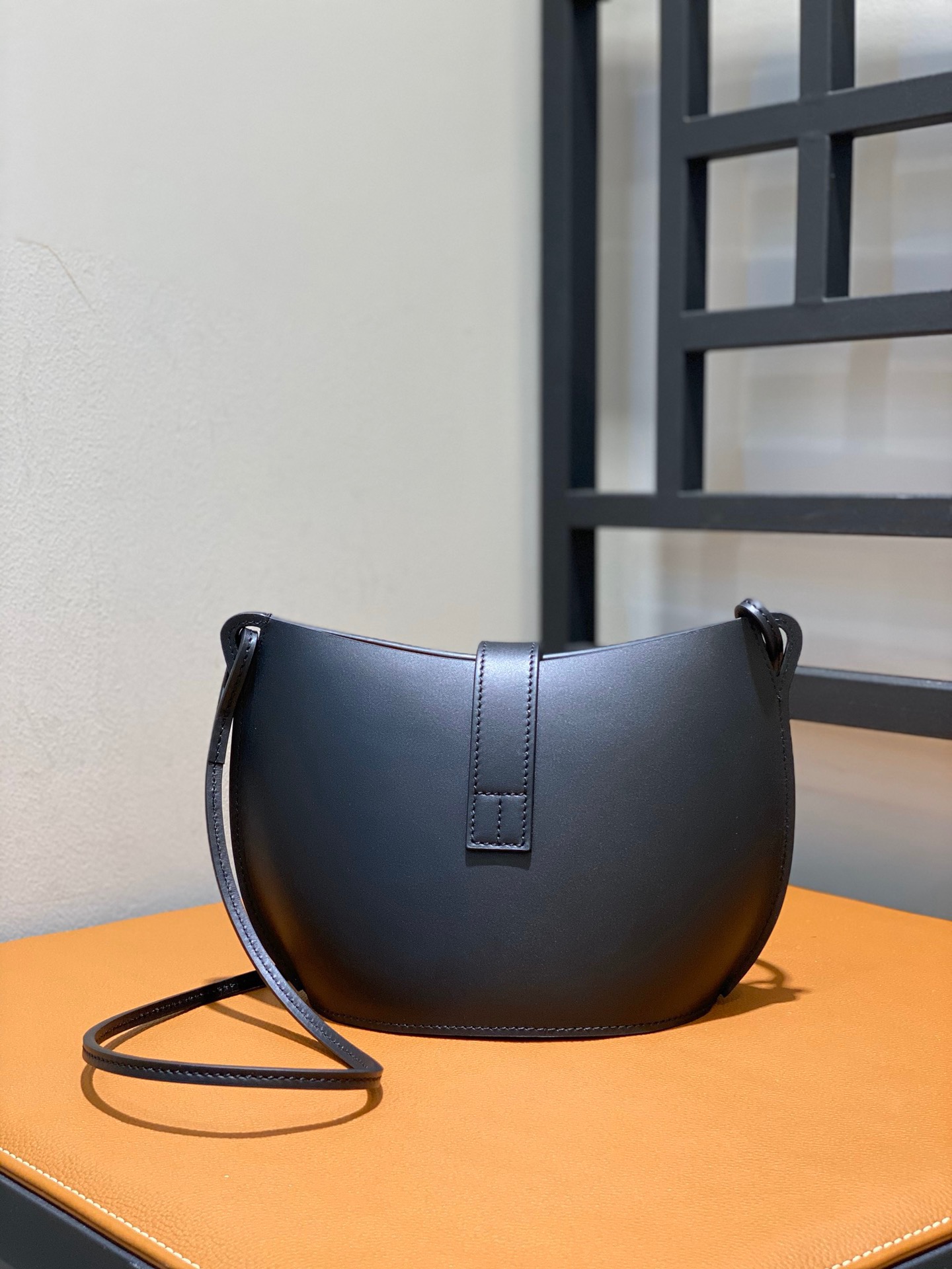 Loewe Moulded Bucket Bag-24*16*12CM