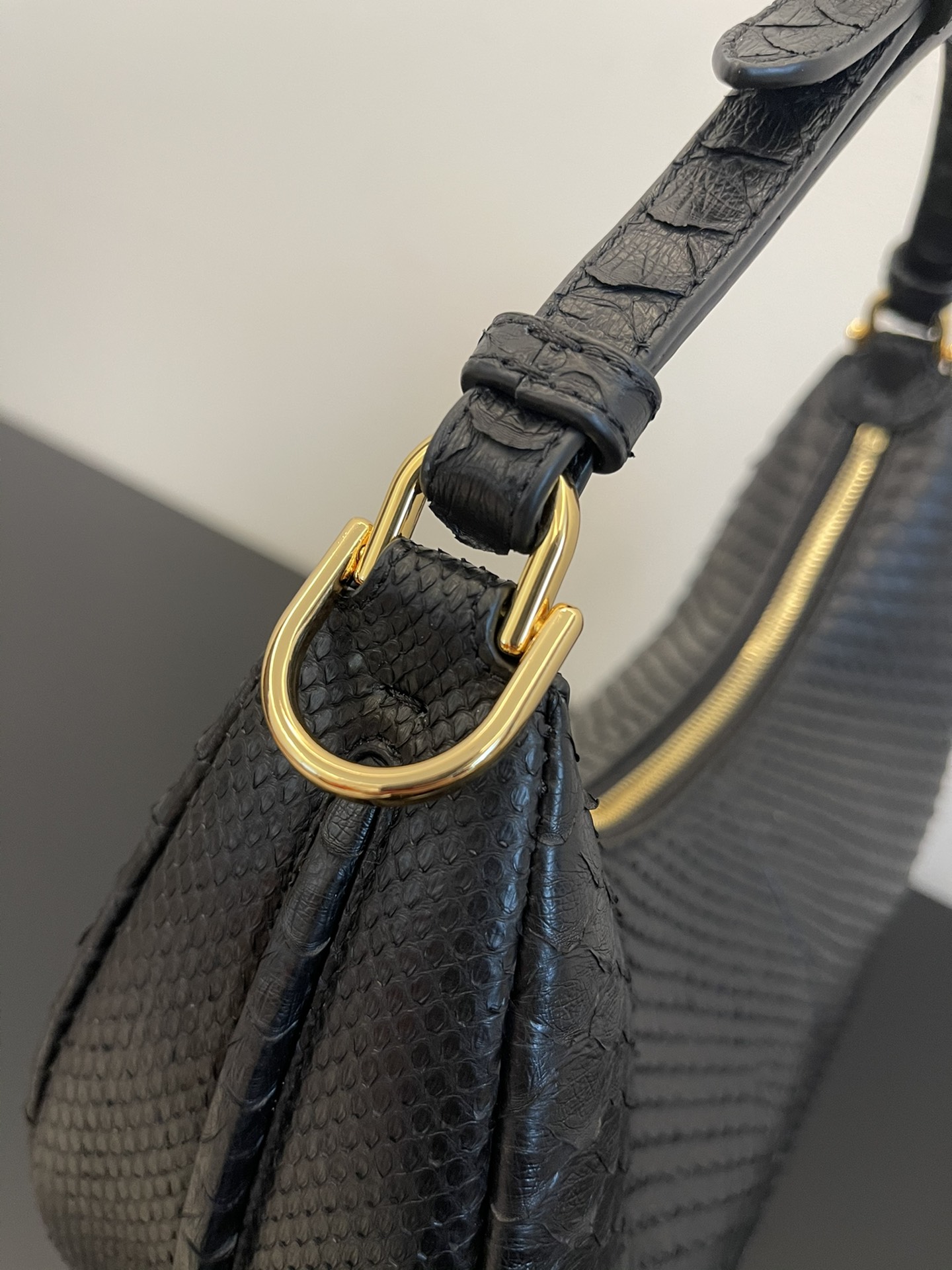 F**di praphy-29x24.5x10cm