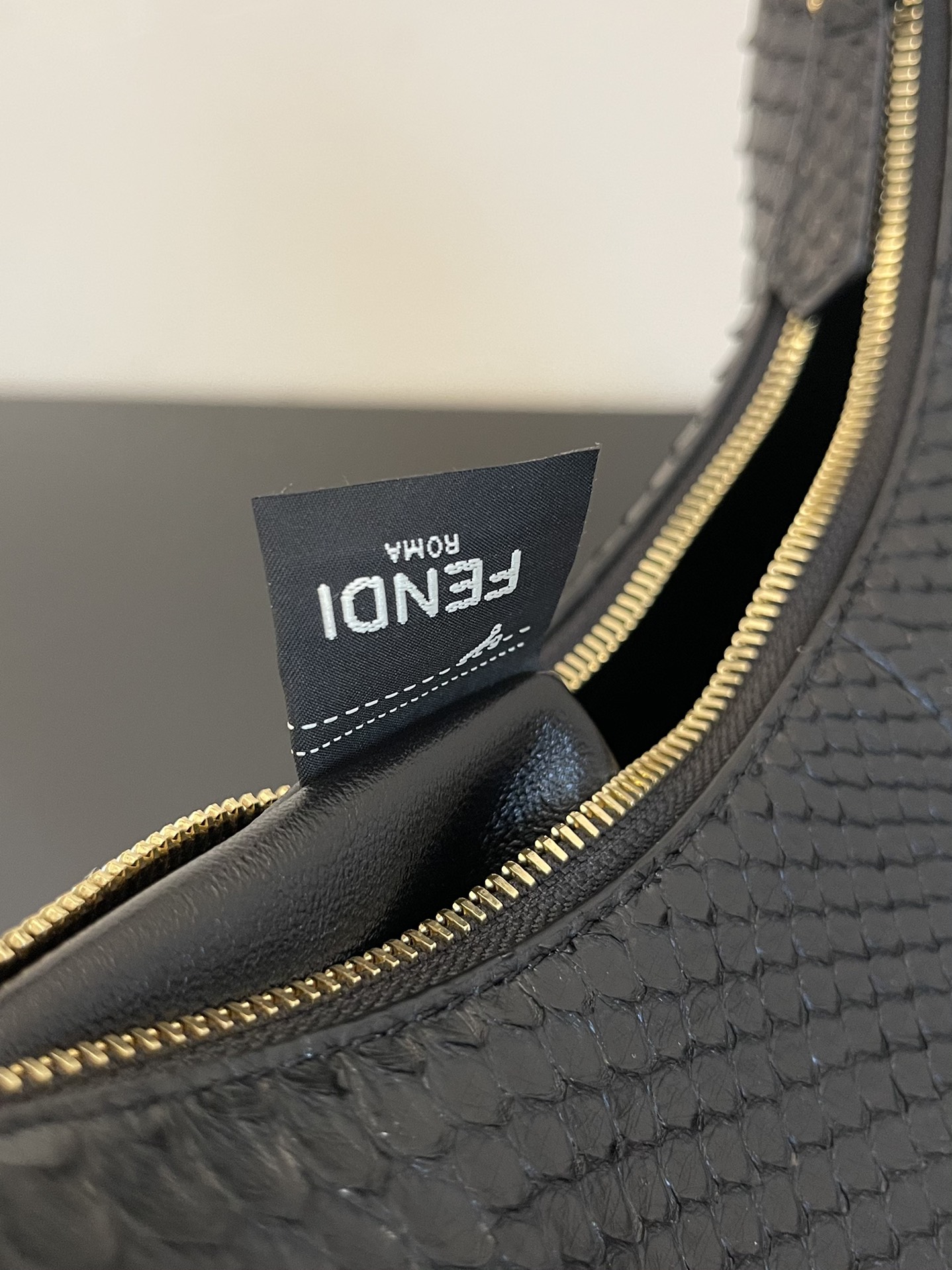 F**di praphy-29x24.5x10cm