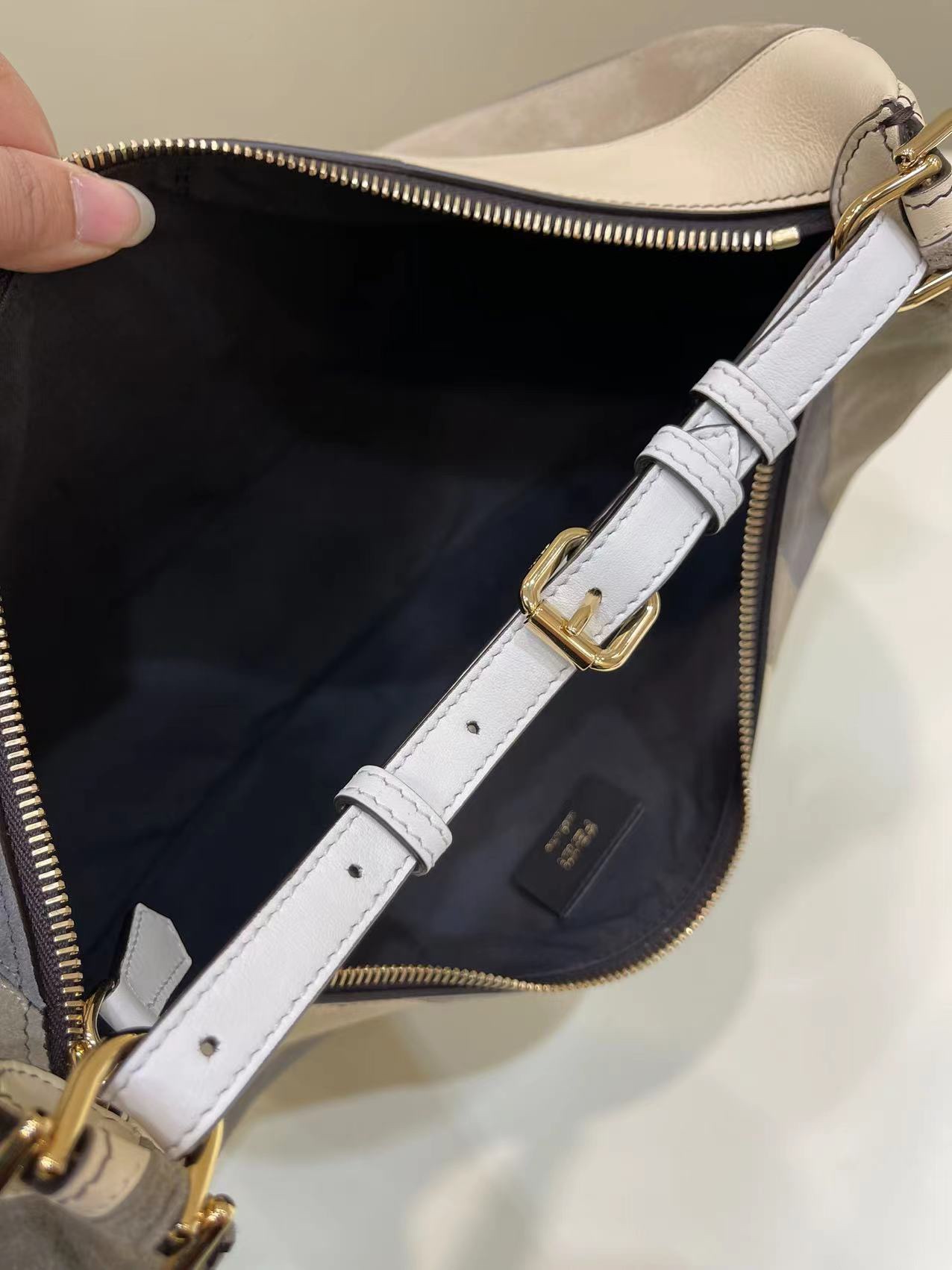 F**di praphy-29x24.5x10cm