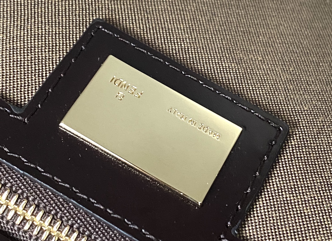 F**di vintage handbags-38×8×19cm