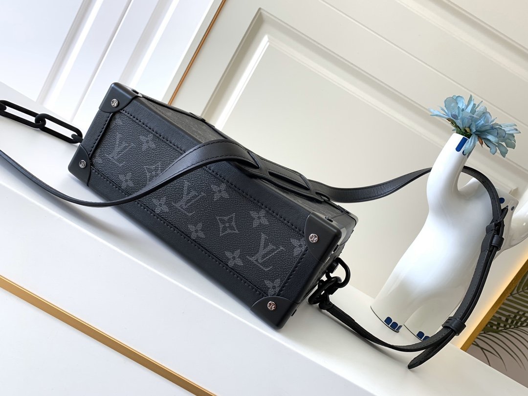 l**is V*t*n soft trunk-25x17x9.5m