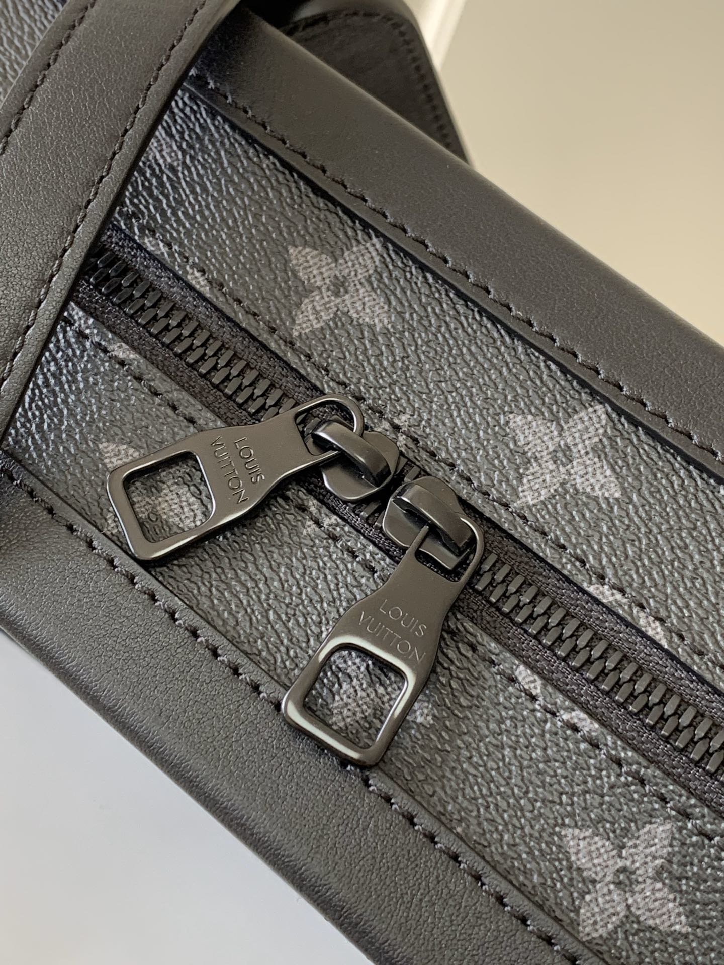 l**is V*t*n soft trunk-25x17x9.5m