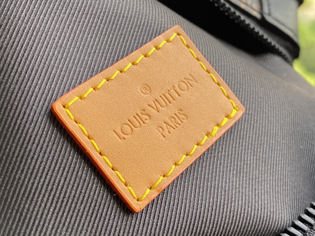 l**is V*t*n soft trunk-25x17x9.5m