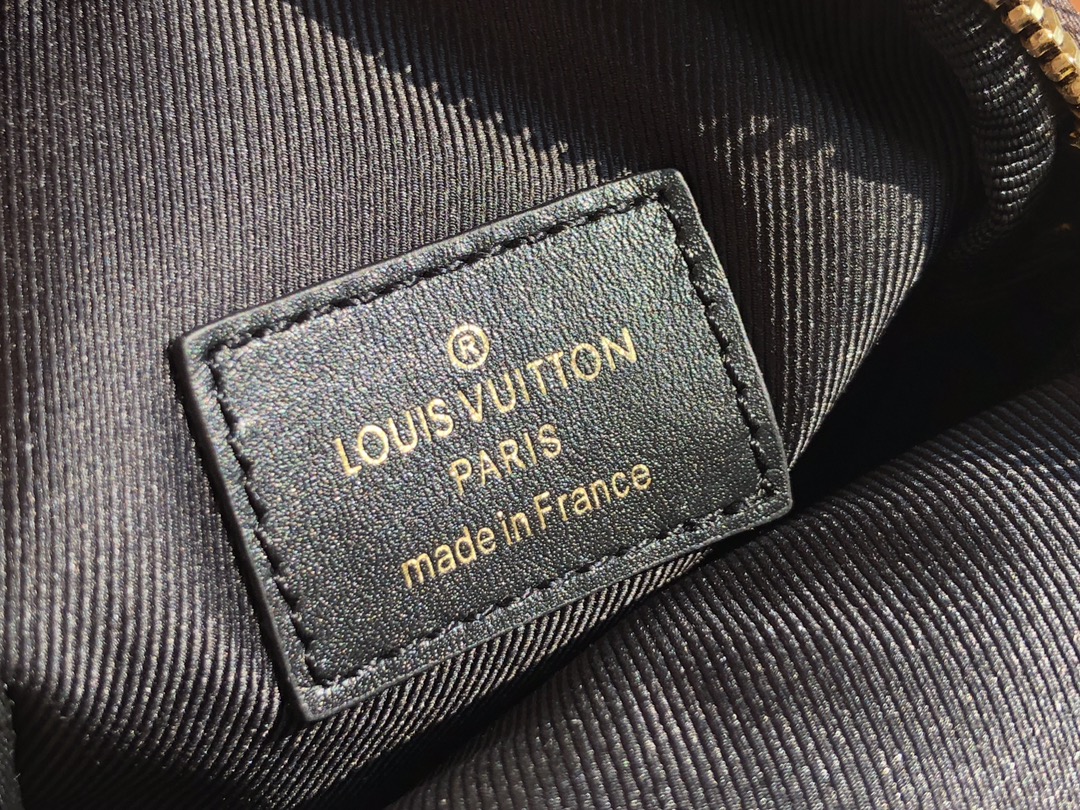 l**is V*t*n functional bag-10*18*9.0cm