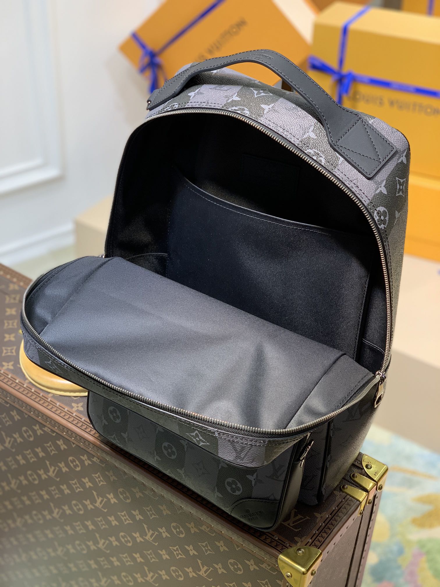 l**is V*t*n utilitary backpack m45962-30*42*14cm