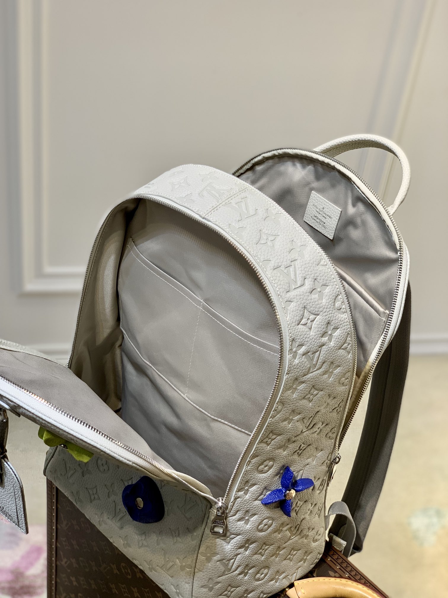 l**is V*t*n ellipse backpack-31*44*17cm