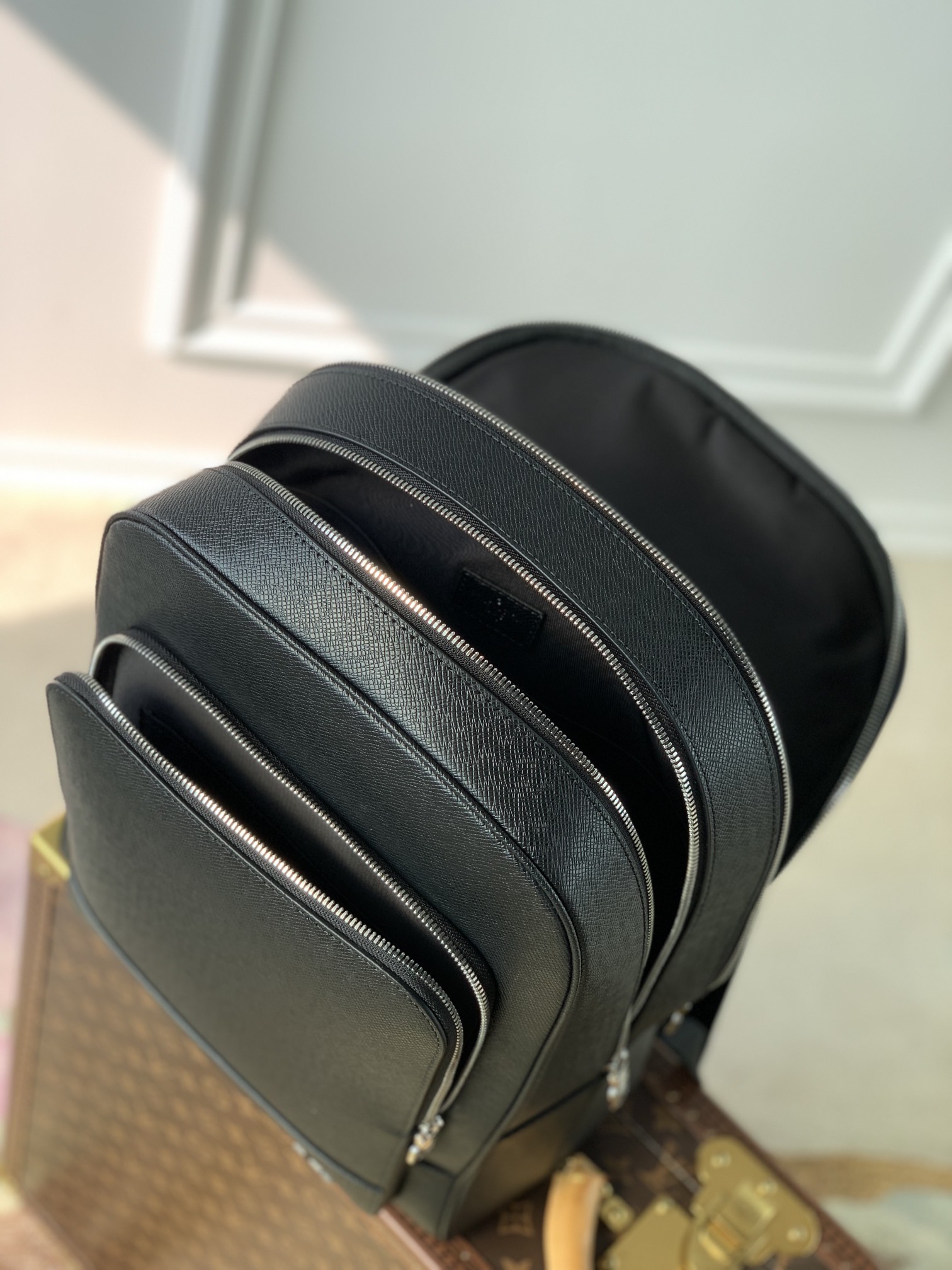 l**is V*t*n adrian m30857 backpack-31*39*14cm