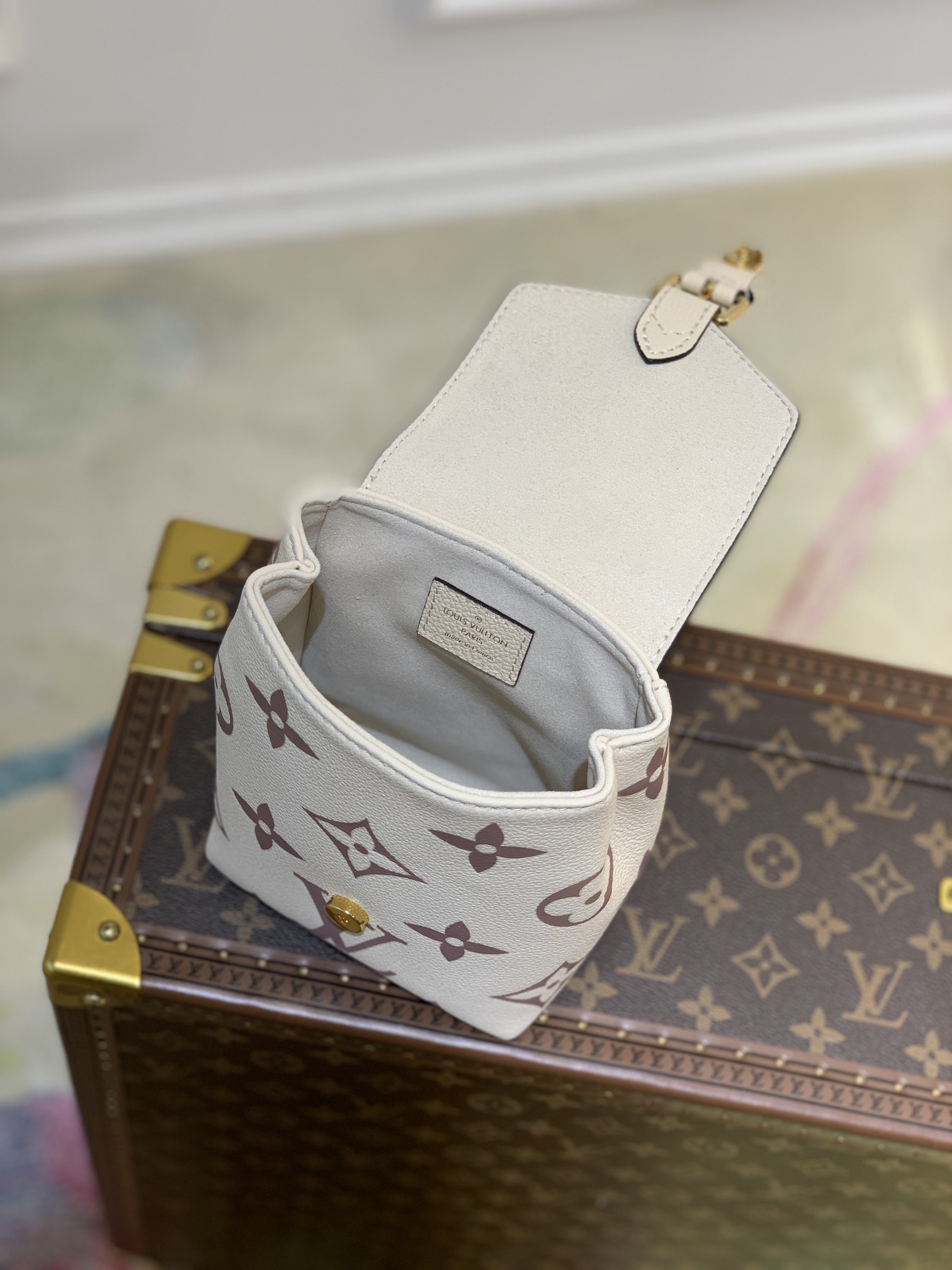 l**is V*t*n by the pool backpack m80738-13*19*8cm