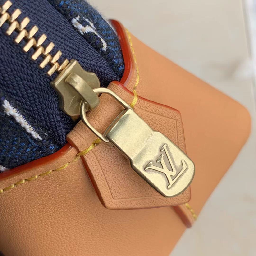 l**is V*t*n since 1854 cosmetic bag-19*12*6cm