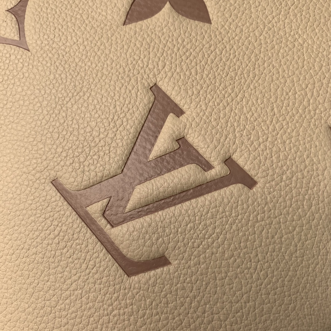 l**is V*t*n pouch-29.5*21*1 cm