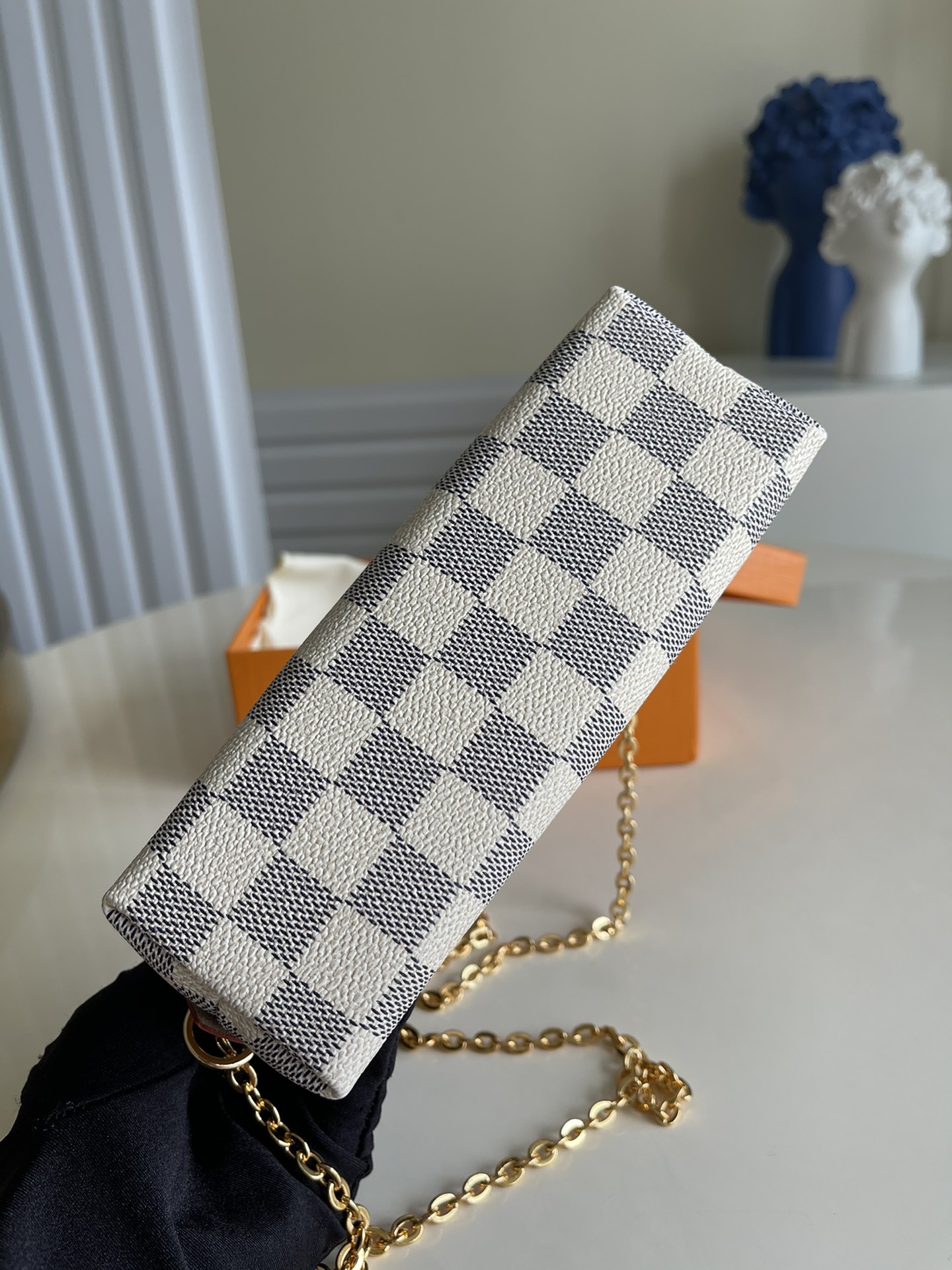 l**is V*t*n cosmetic bag-17*12*6cm