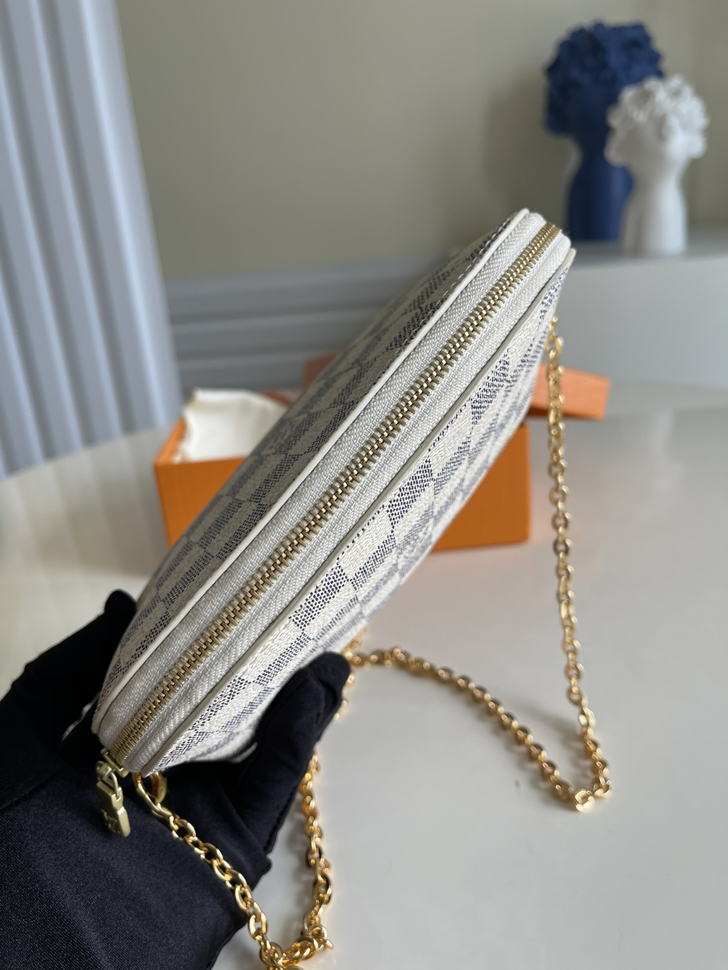 l**is V*t*n cosmetic bag-17*12*6cm