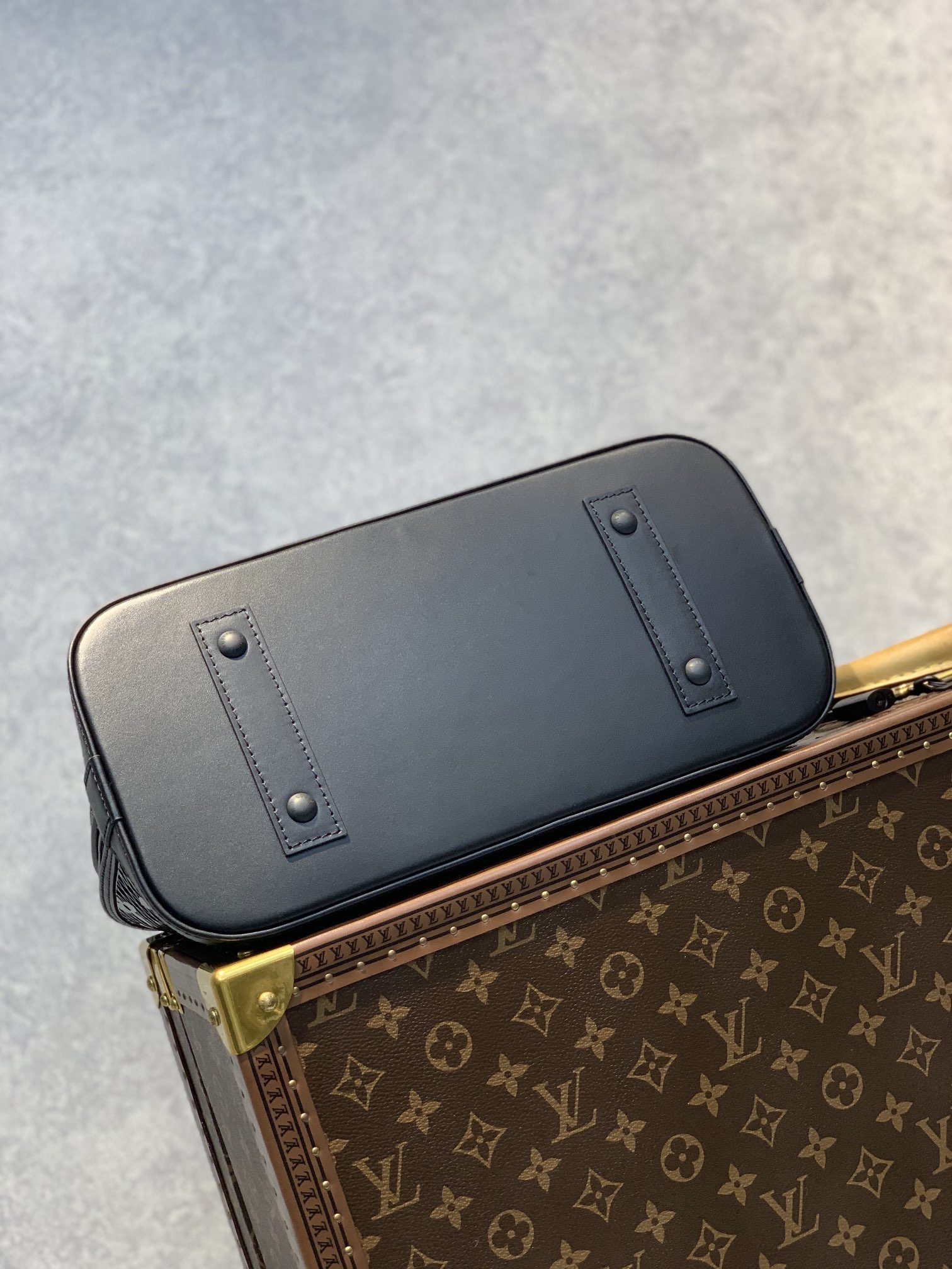 l**is V*t*n neo alma pm-32×24×15cm