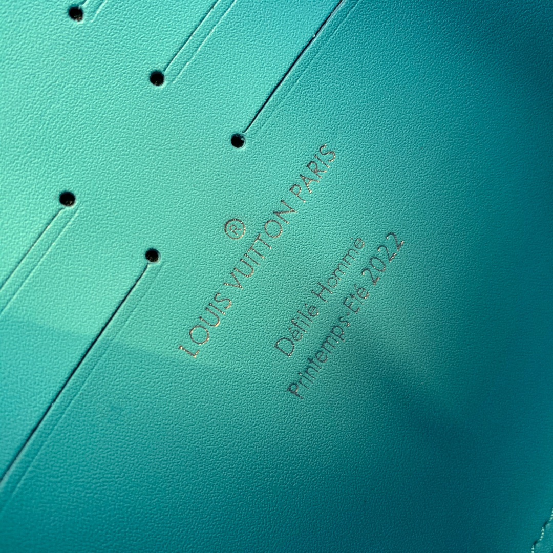 l**is V*t*n m81204 pochette voyage-27*21*6cm