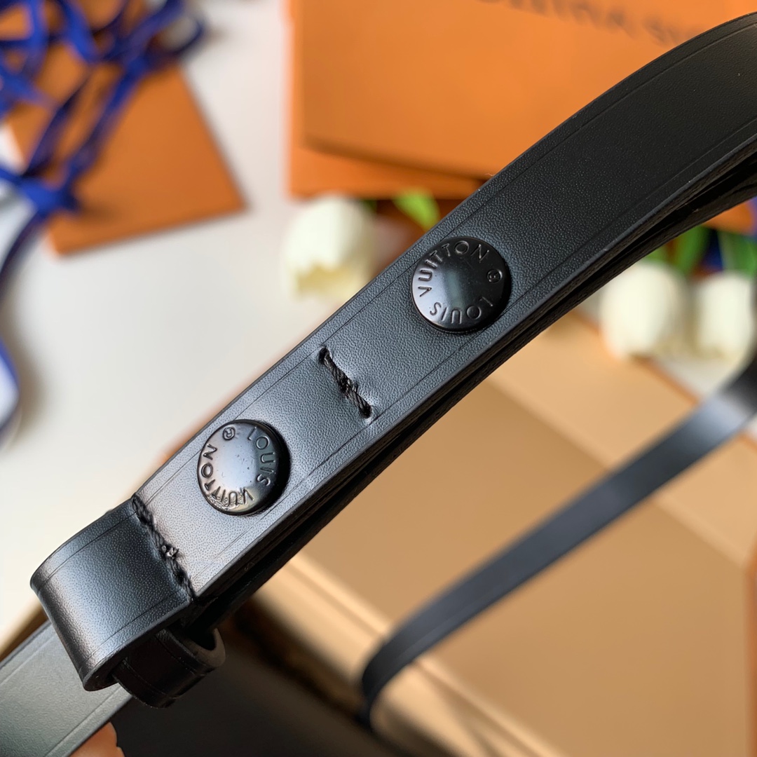 l**is V*t*n twist mm-23*18*8cm