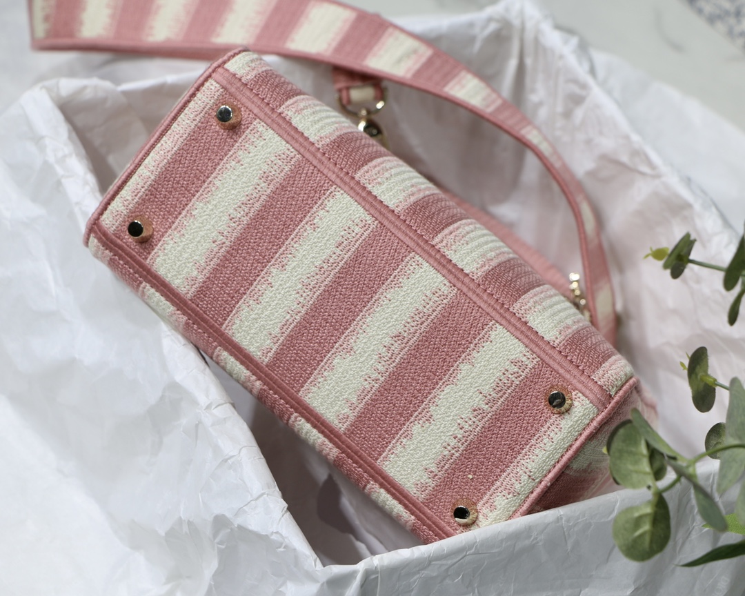 lady D*or bag-24*20*11cm