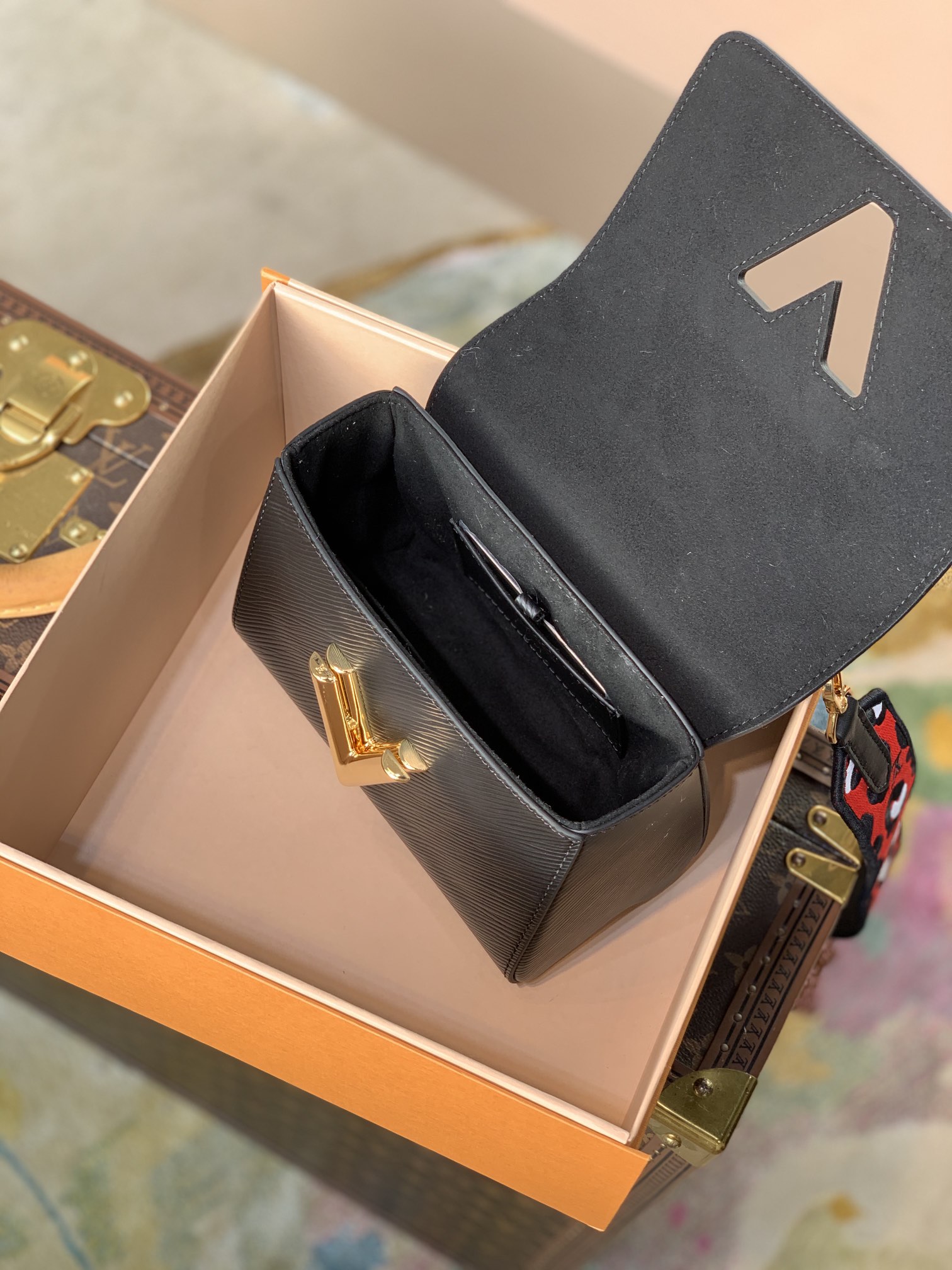 l**is V*t*n wild at heart twist mm-23*17*9.5cm