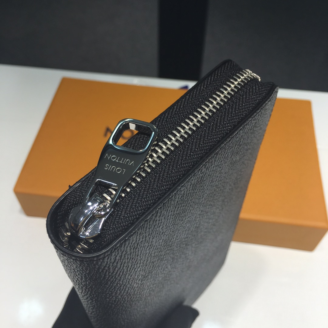l**is V*t*n zippy wallet-19*10*2cm