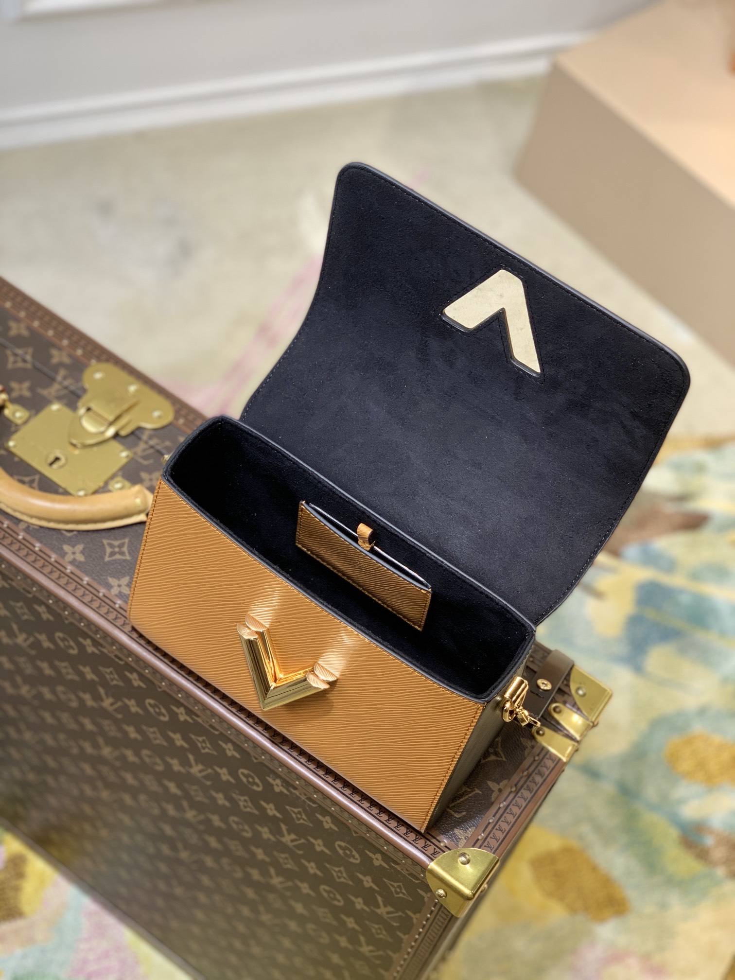 l**is V*t*n twist mm-23*18*8cm