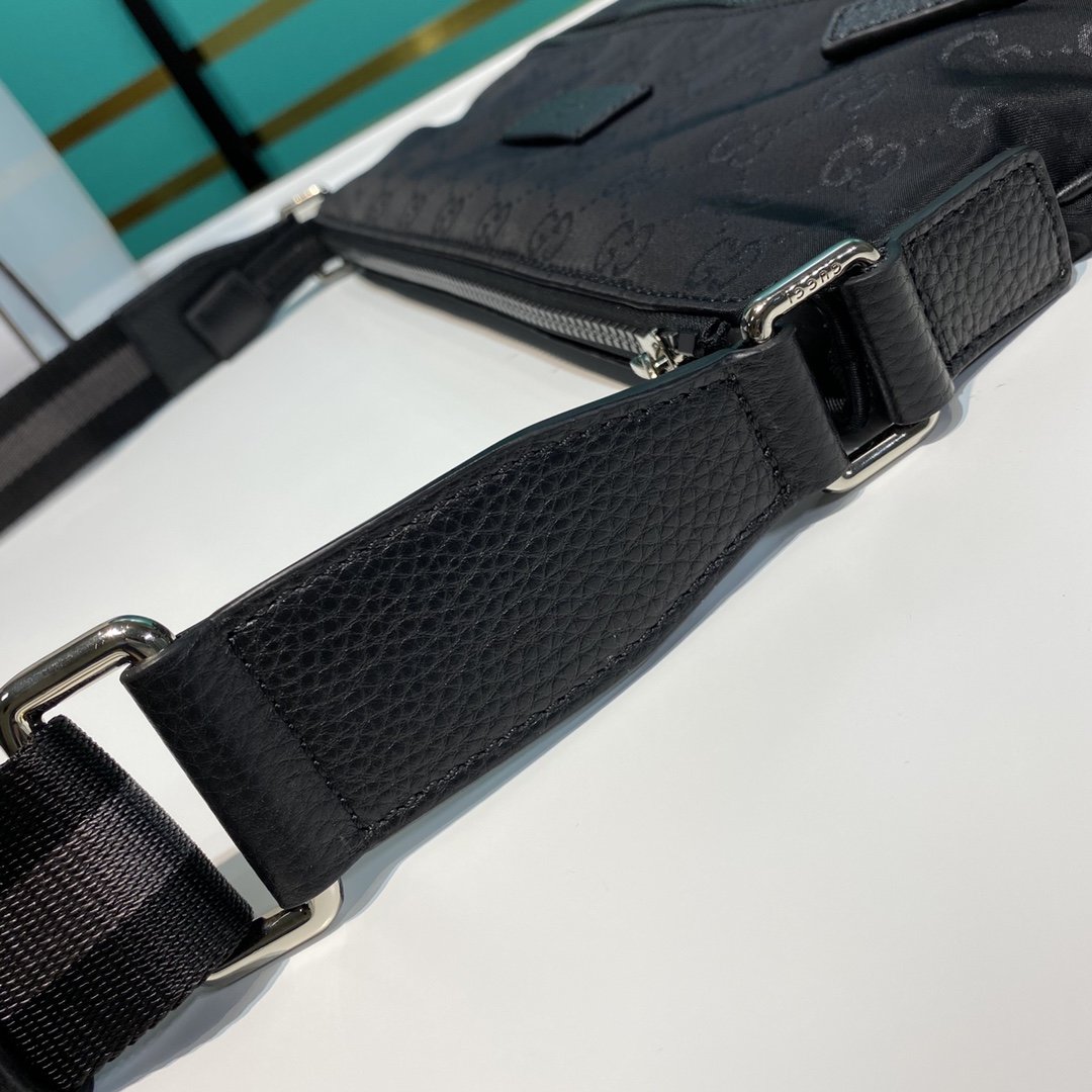 G*u*i crossbody bag-31*33*2cm