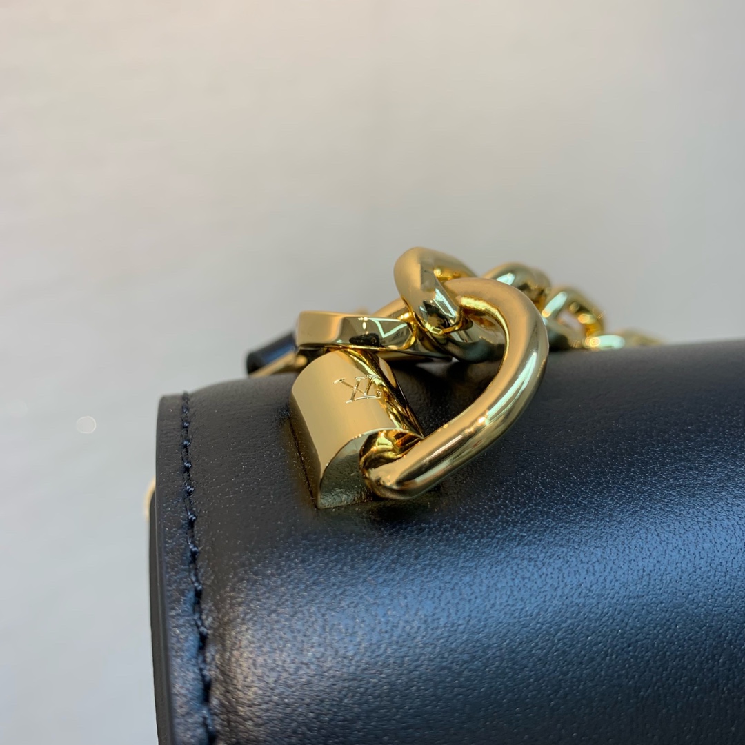 l**is V*t*n twist mm-23*18*8cm