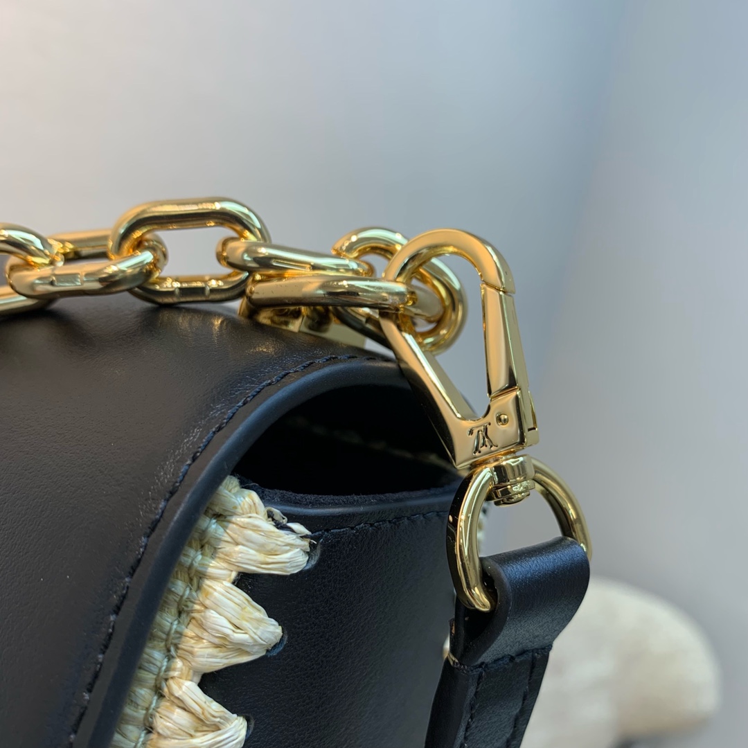 l**is V*t*n twist mm-23*18*8cm