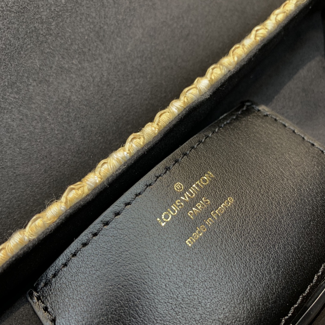 l**is V*t*n twist mm-23*18*8cm