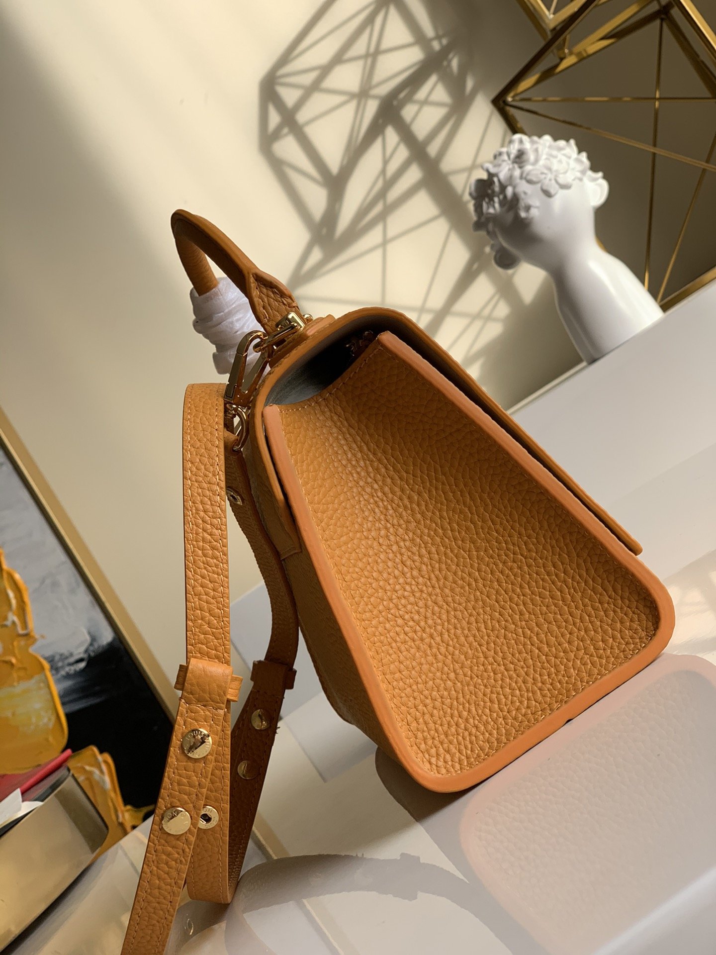 l**is V*t*n twist one handle-17.0 x 25.0 x 11cm