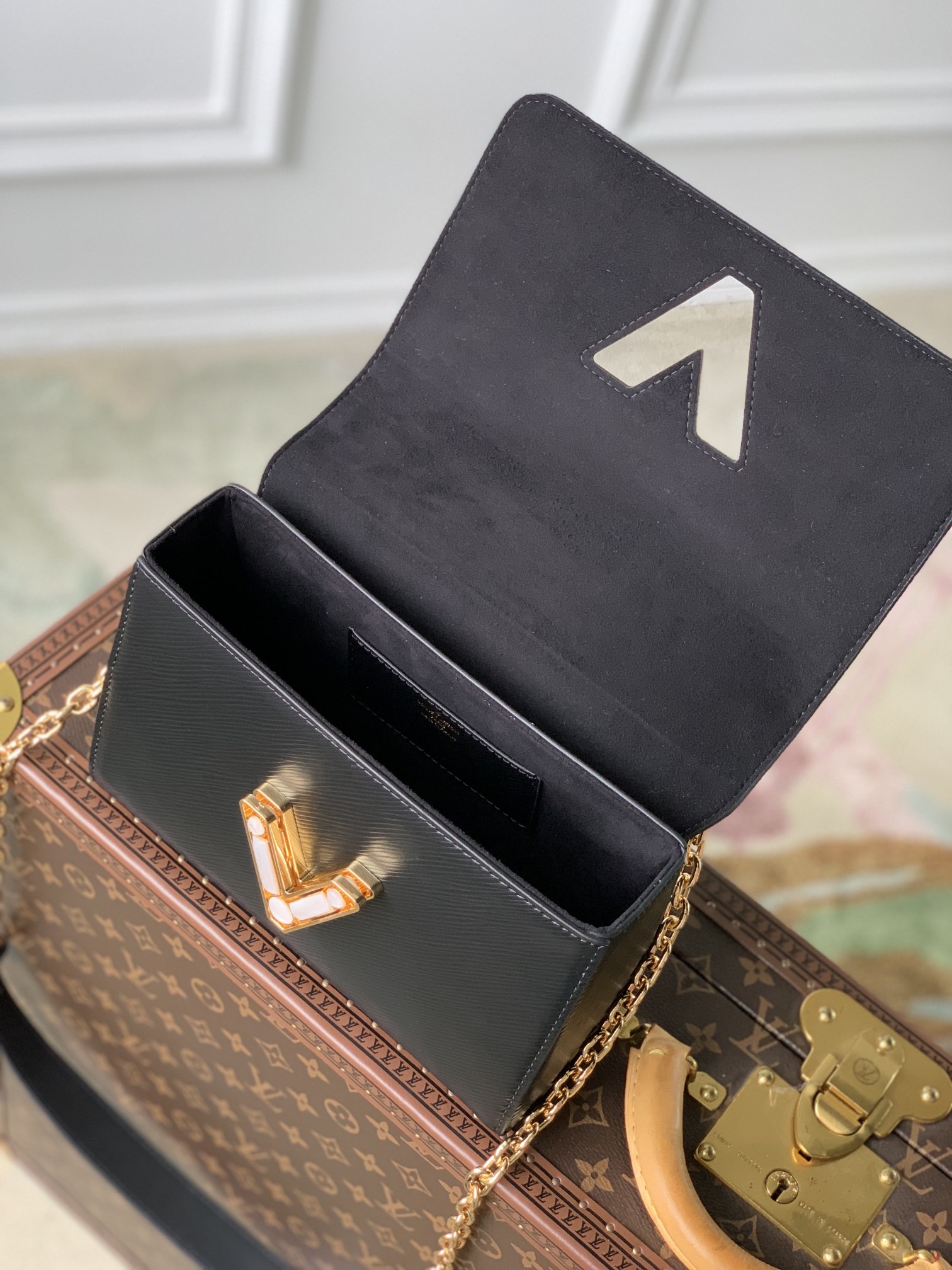 l**is V*t*n twist mm-23*18*8cm