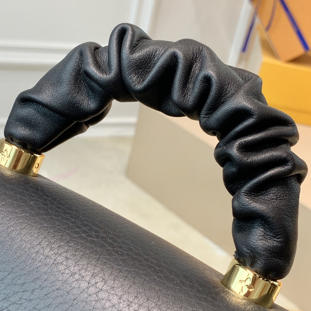 l**is V*t*n twist -18*13*9cm