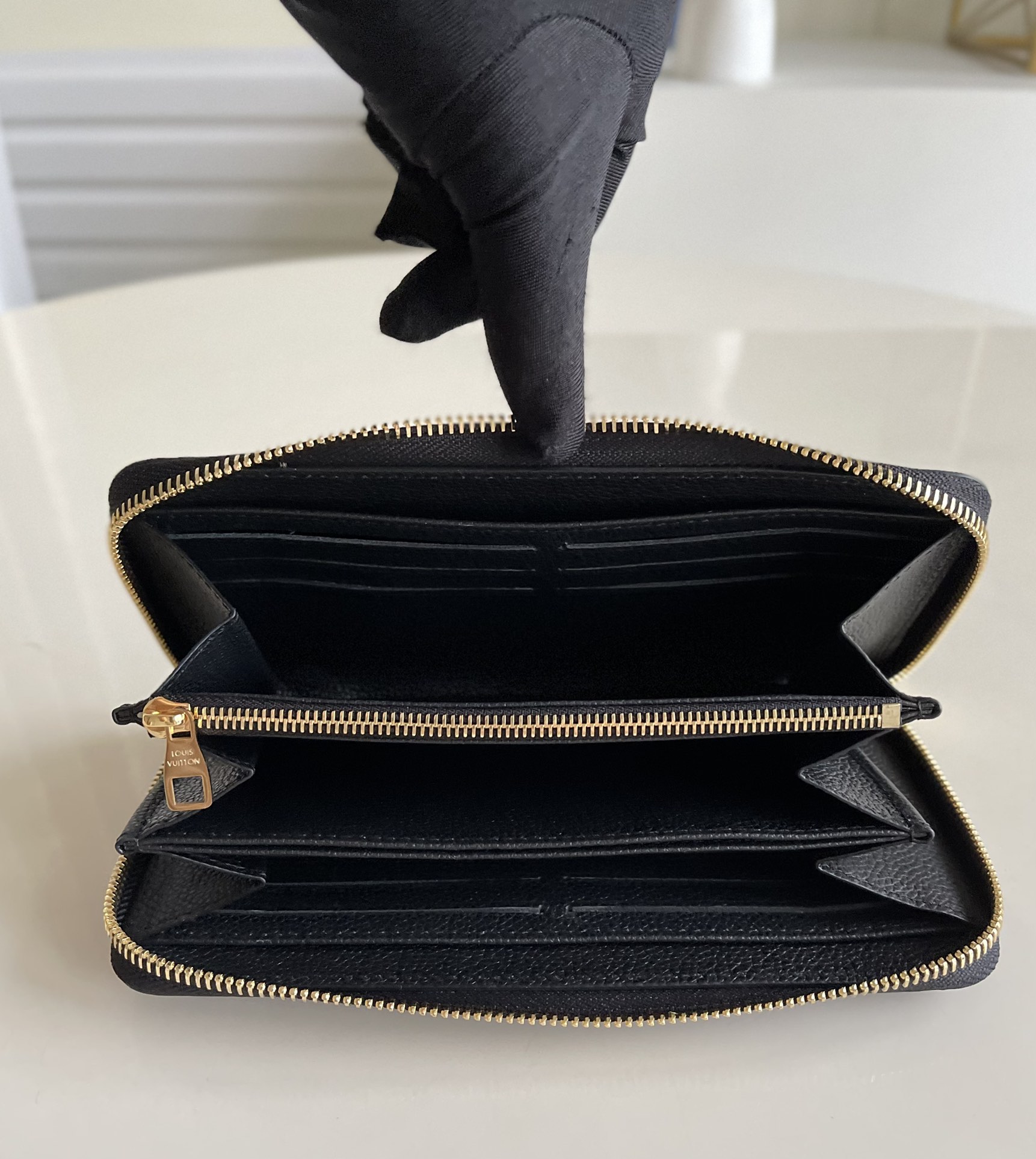 l**is V*t*n monogram empreinte wallet-9.5*10.5*2.5 cm