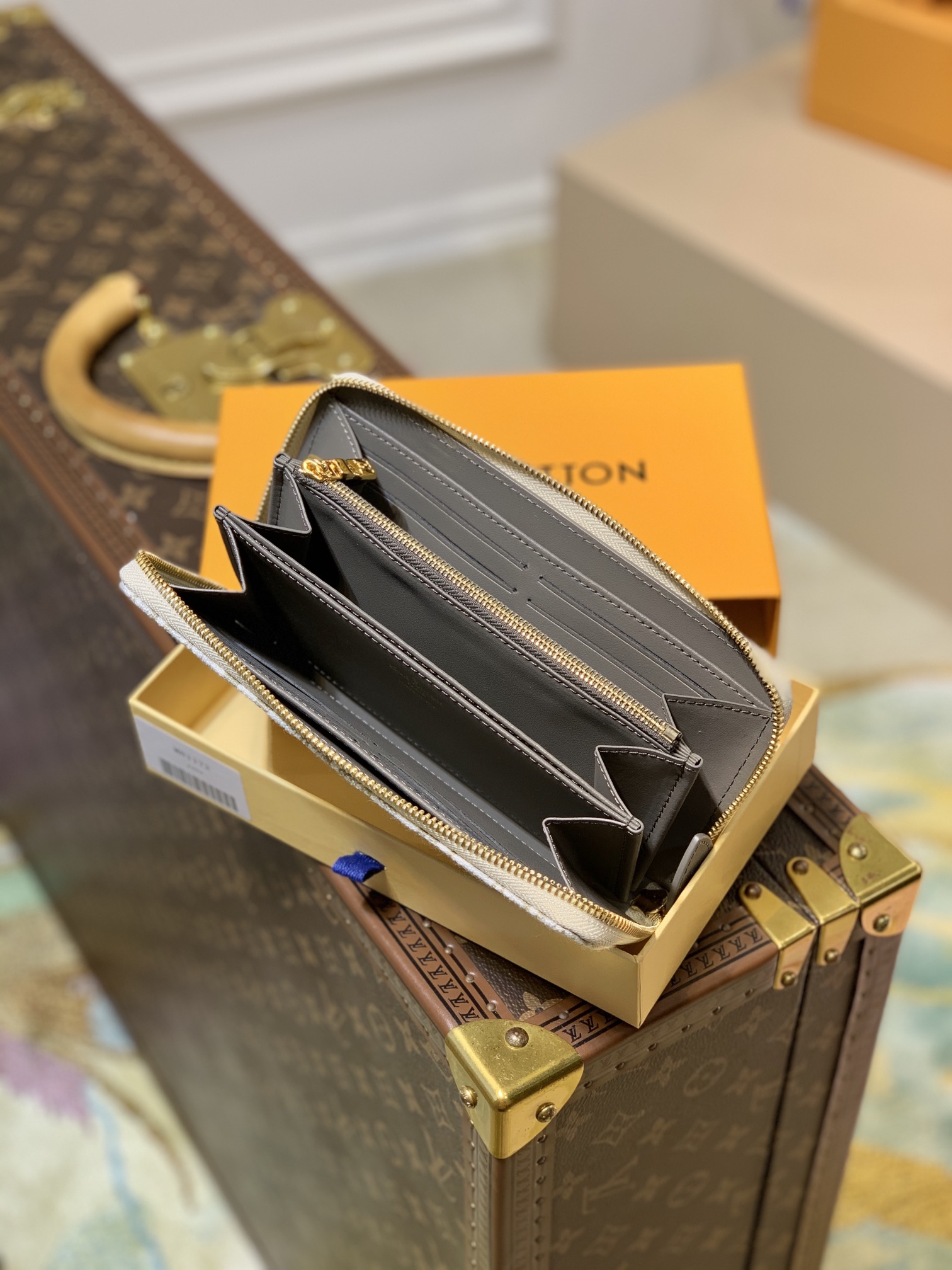 l**is V*t*n zippy wallet m81172-20*10cm