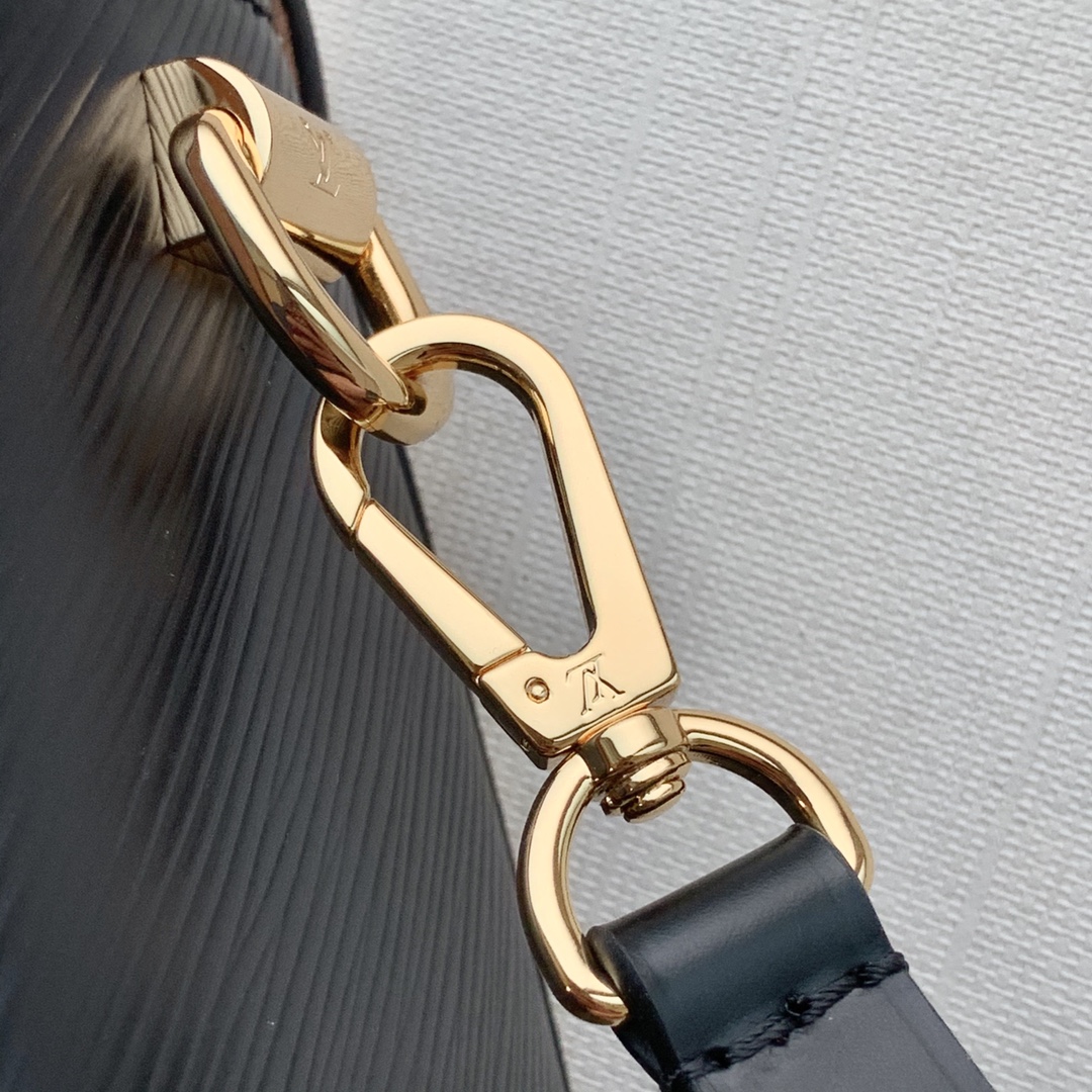 l**is V*t*n twist -18*13*9cm