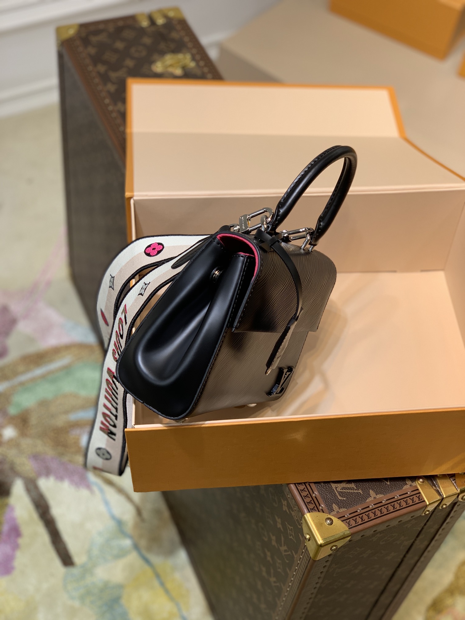 l**is V*t*n cluny handbags-m58931-20*16*7.5cm