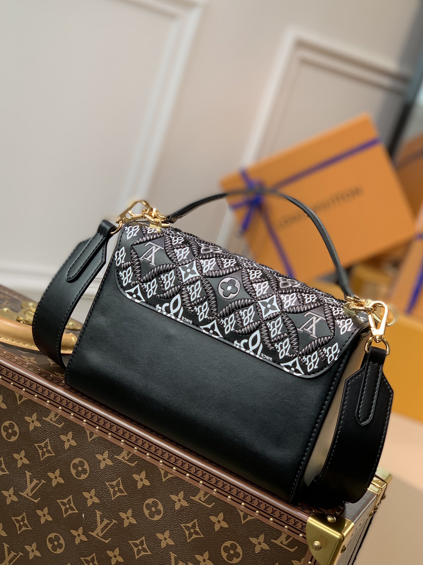 l**is V*t*n twist mm-23*18*8cm