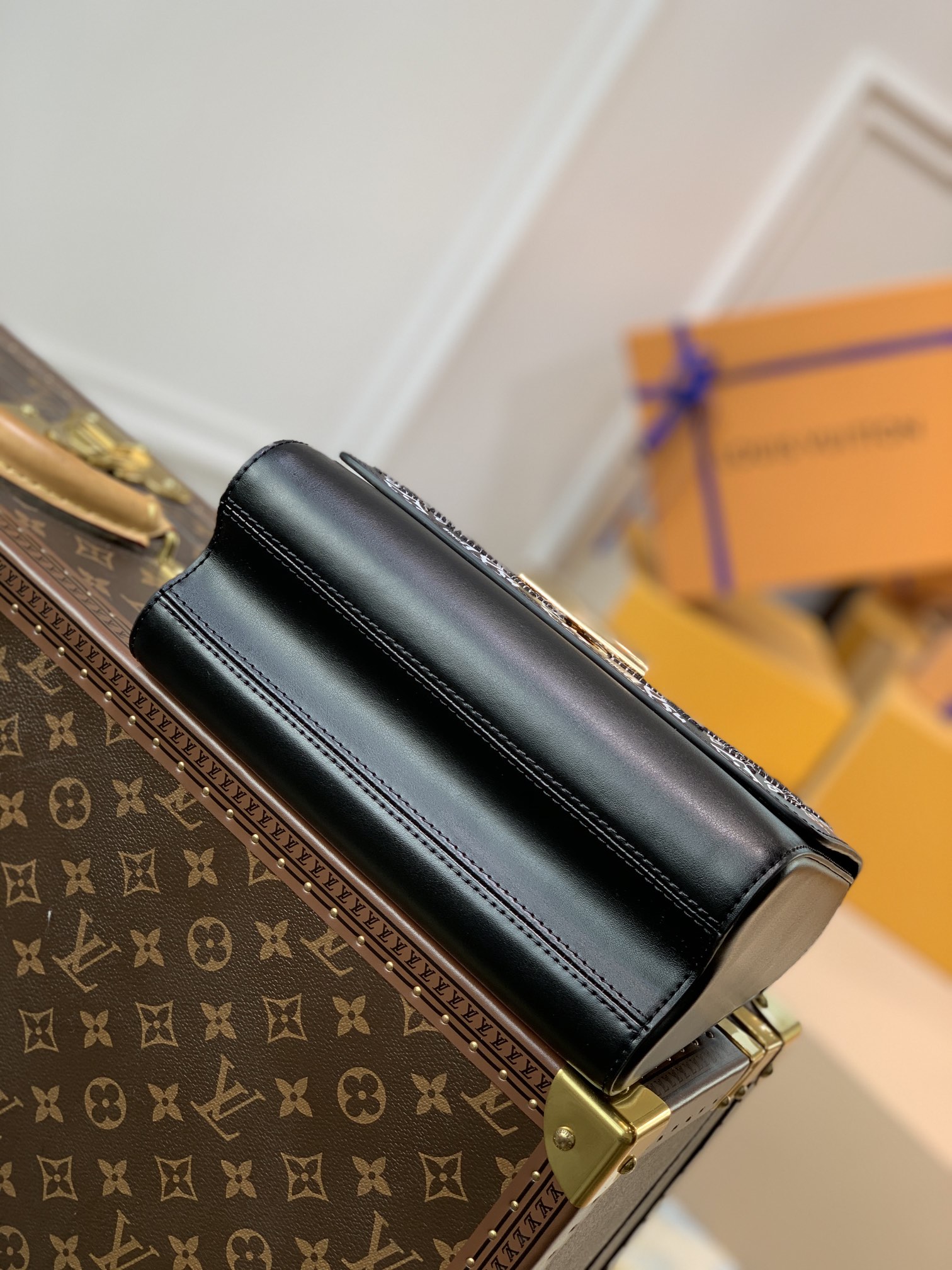 l**is V*t*n twist mm-23*18*8cm