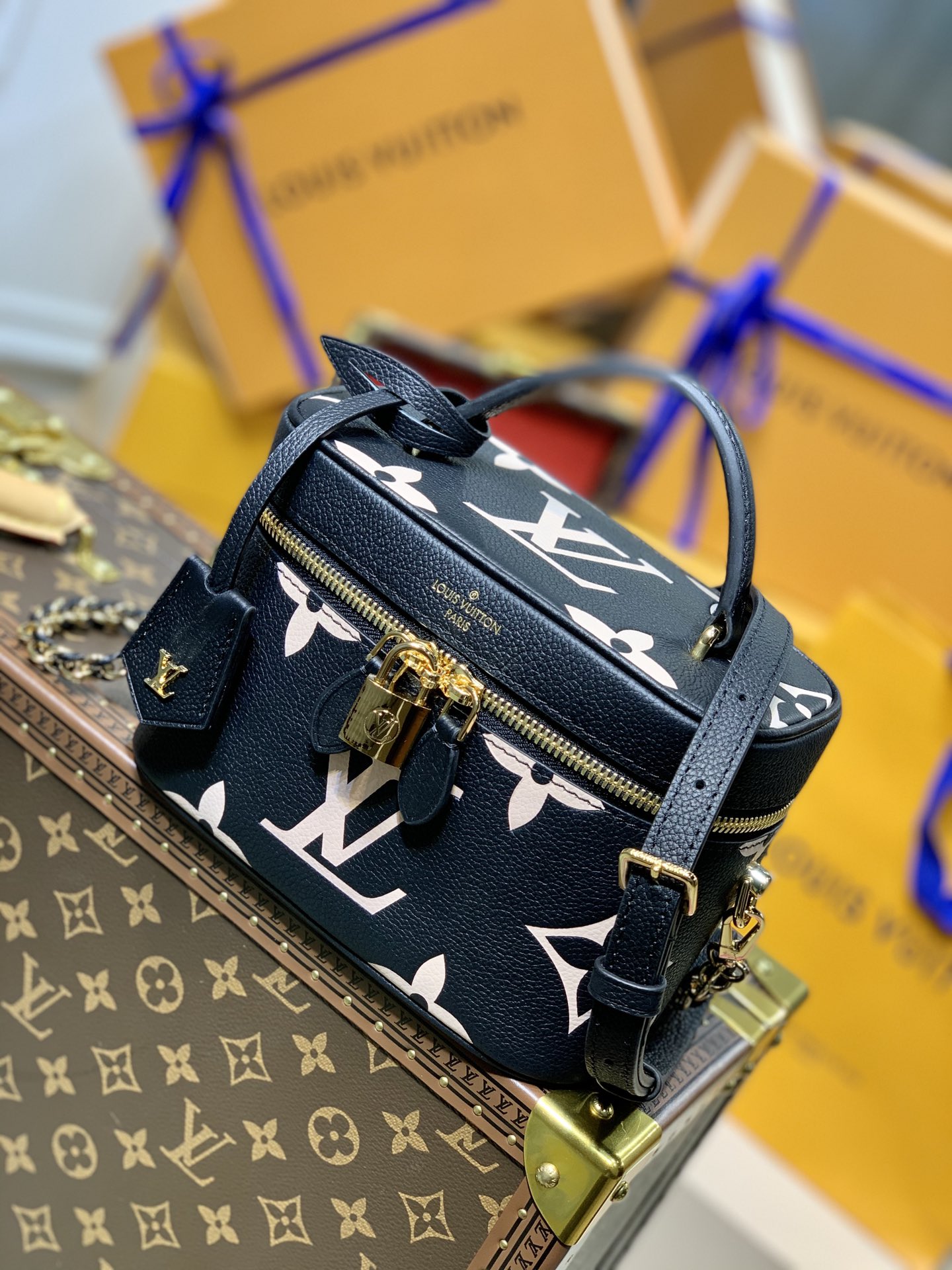 l**is V*t*n vanity-14*19*10cm